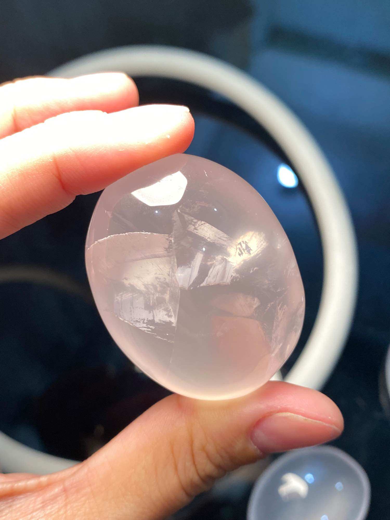 [NATURAL STONE] ROSE QUARTZ PALM Cuội thạch anh hồng mài bóng tự nhiên thanh tẩy
