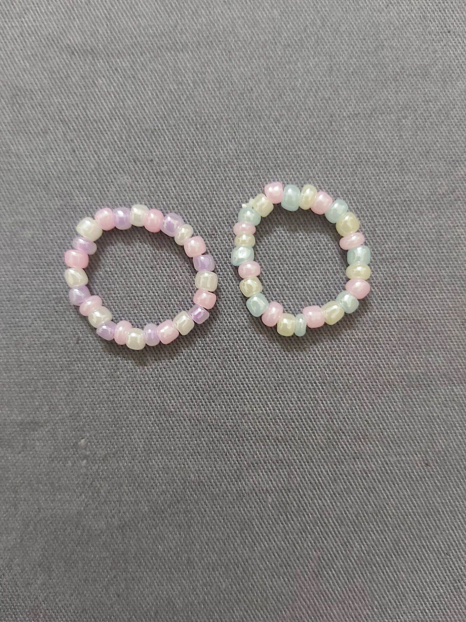 Nhẫn hạt cườm màu sắc pastel
