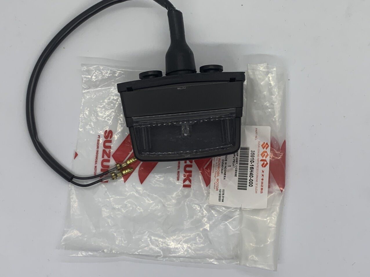 Đèn soi biển số Satria fi lắp trong dè sau 3 món