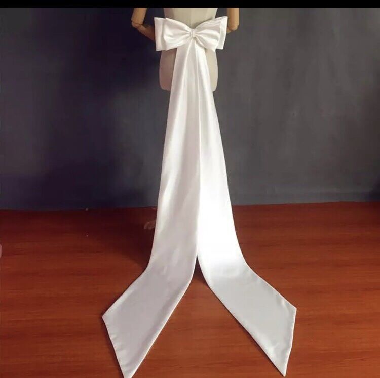 Đuôi nơ rời cài váy cưới siêu to