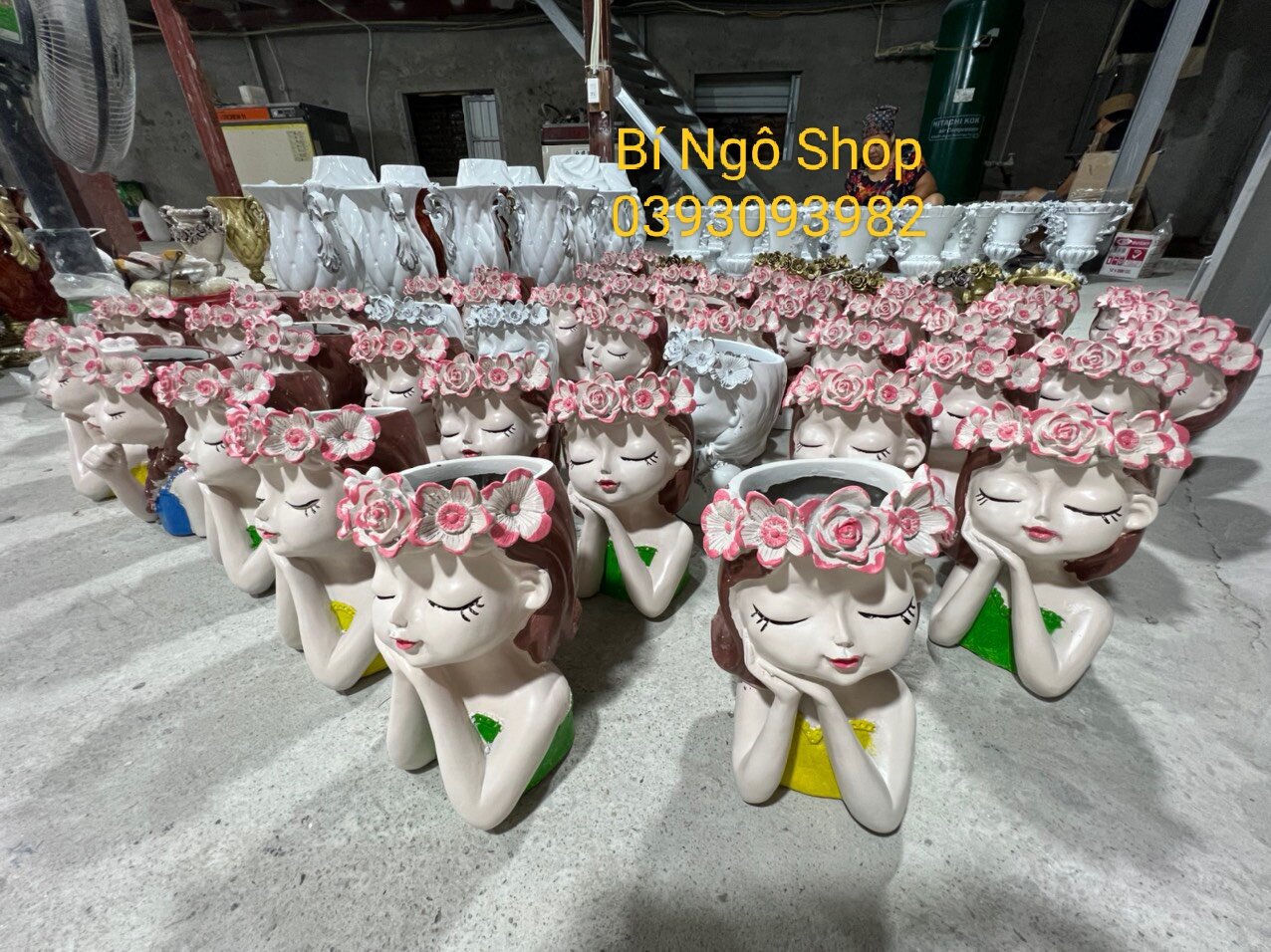 Bình hoa composite cô gái tóc xoã cao 27cm