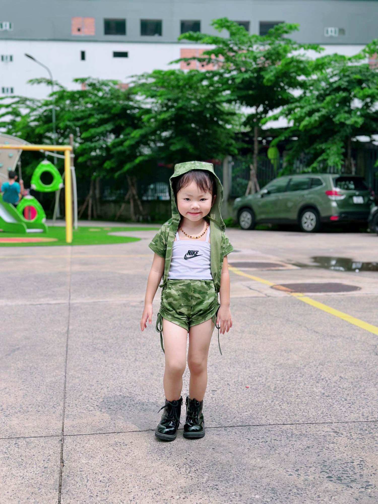 Set Lính Đùi Kèm Áo Khoác Cho Bé Gái