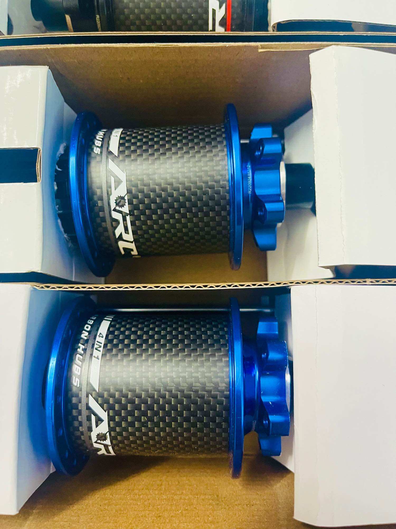 Đùm xe đạp ARC mt010 carbon (6 chó 3 răng) 32 căm