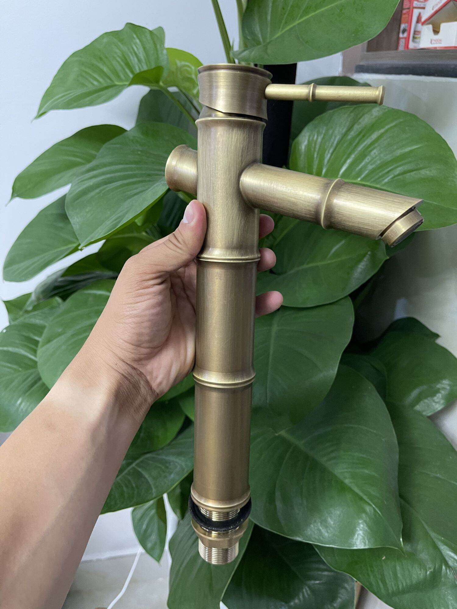 Vòi lavabo cổ điển nóng lạnh