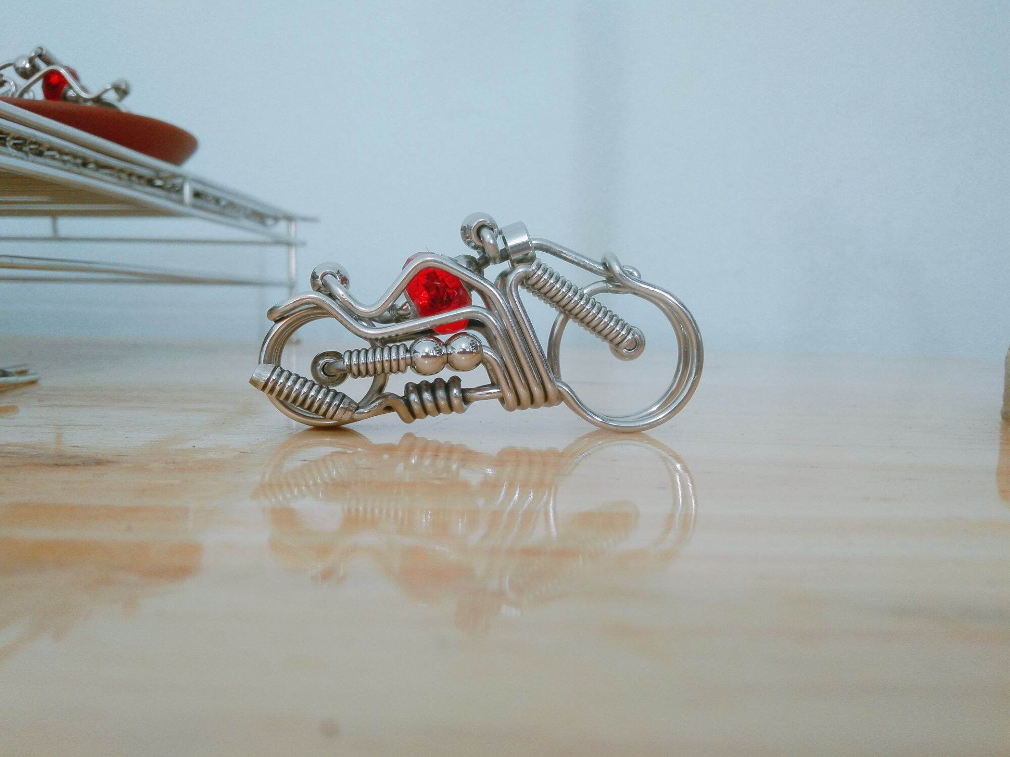 Móc khóa thủ công hình xe máy