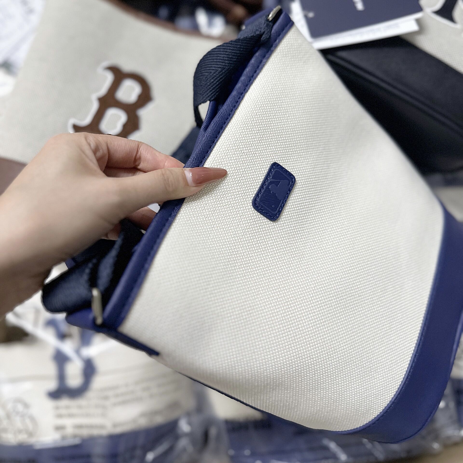 [ẢNH THẬT] Túi Tote Basic Big Logo Canvas Quai Đeo Điều Chỉnh Size 23