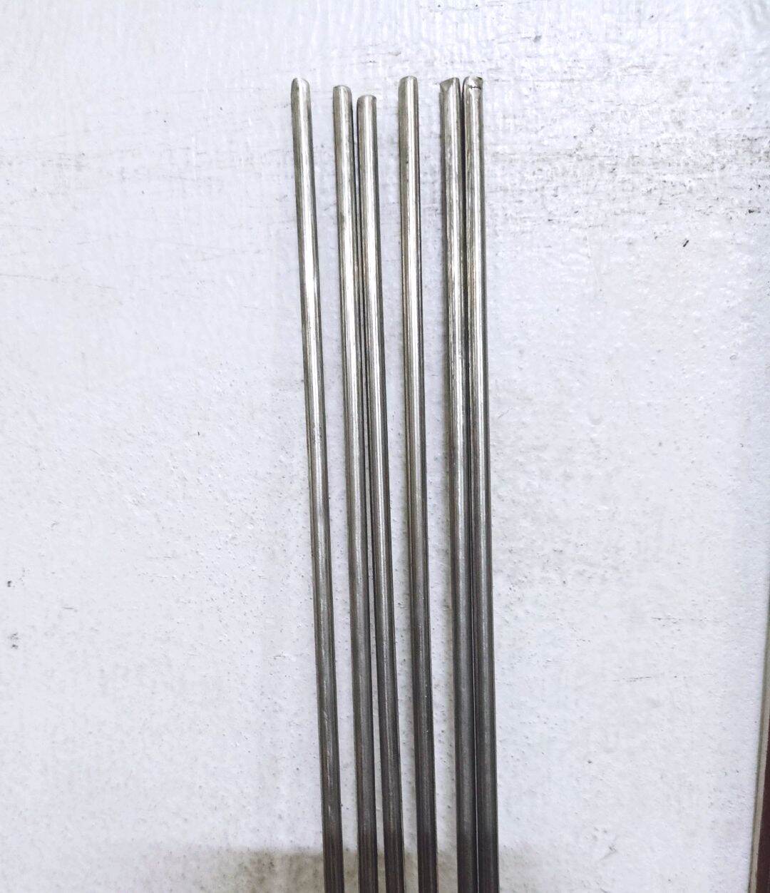 Thanh inox đặc phi 4 dài 120cm , 6 thanh.