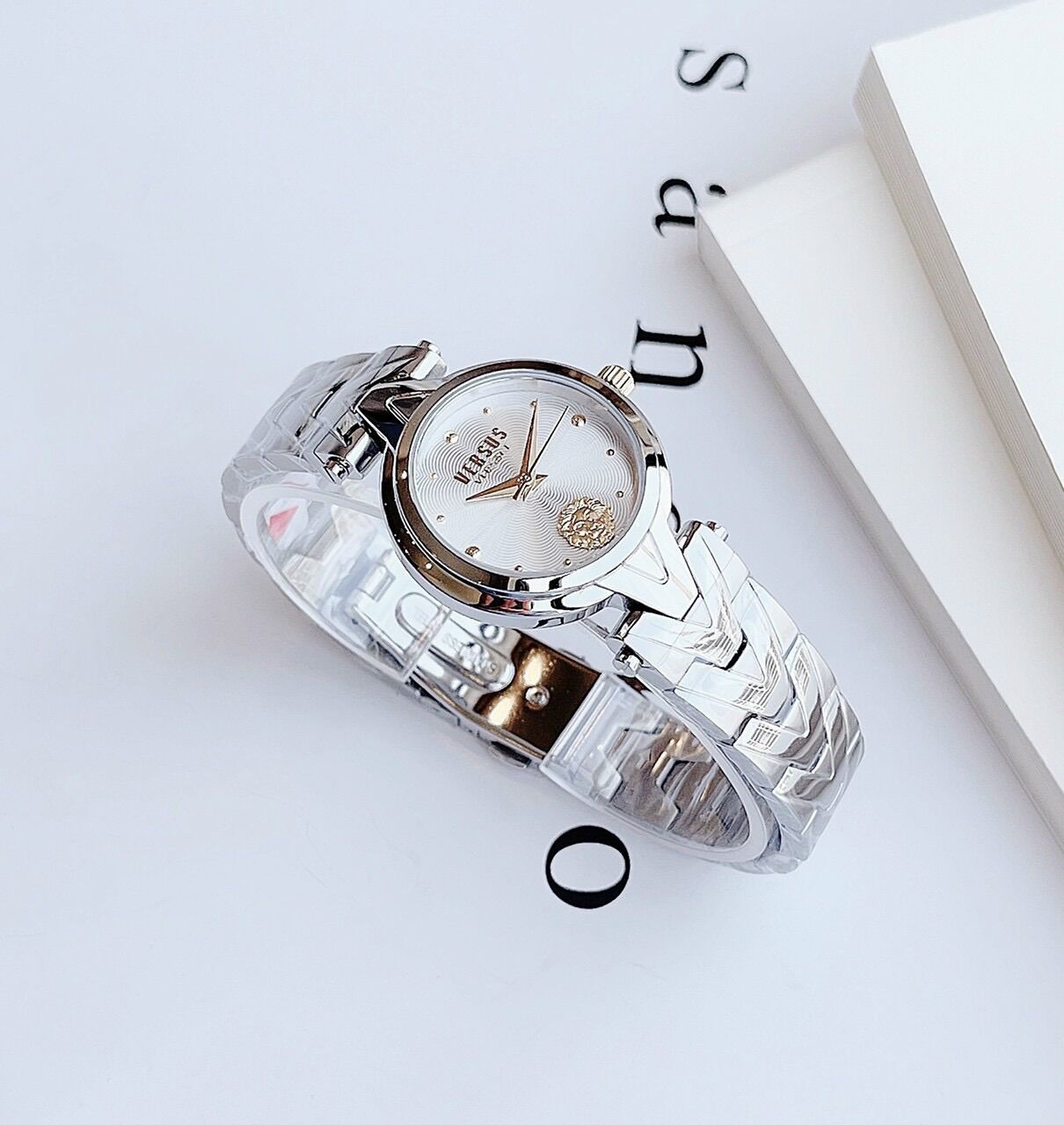 Đồng hồ nữ Versus, size 30mm