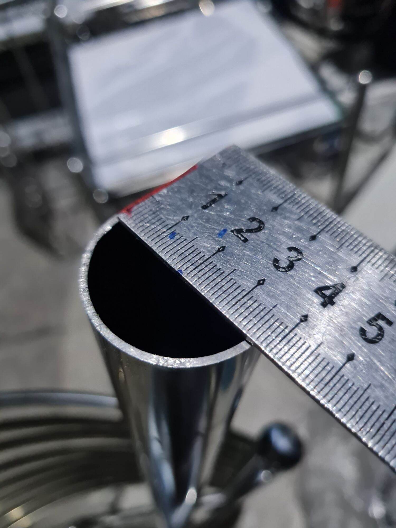 Nhận cắt ống inox tròn o38mm phủ bì ngoài ,   0.7mm ,  inox 304 với nhiều kích thước khác nhau