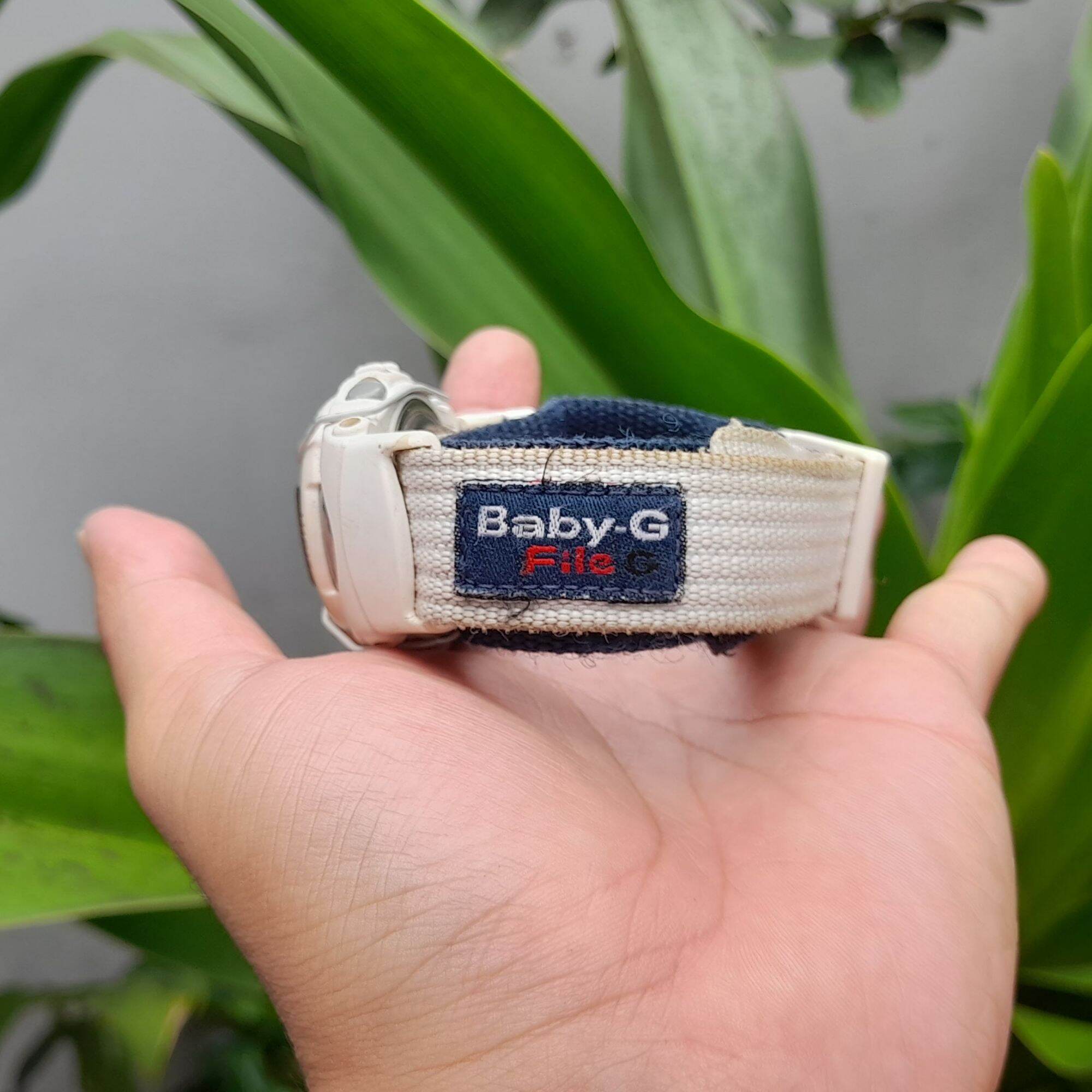 Đồng hồ CASIO BABYG trắng.