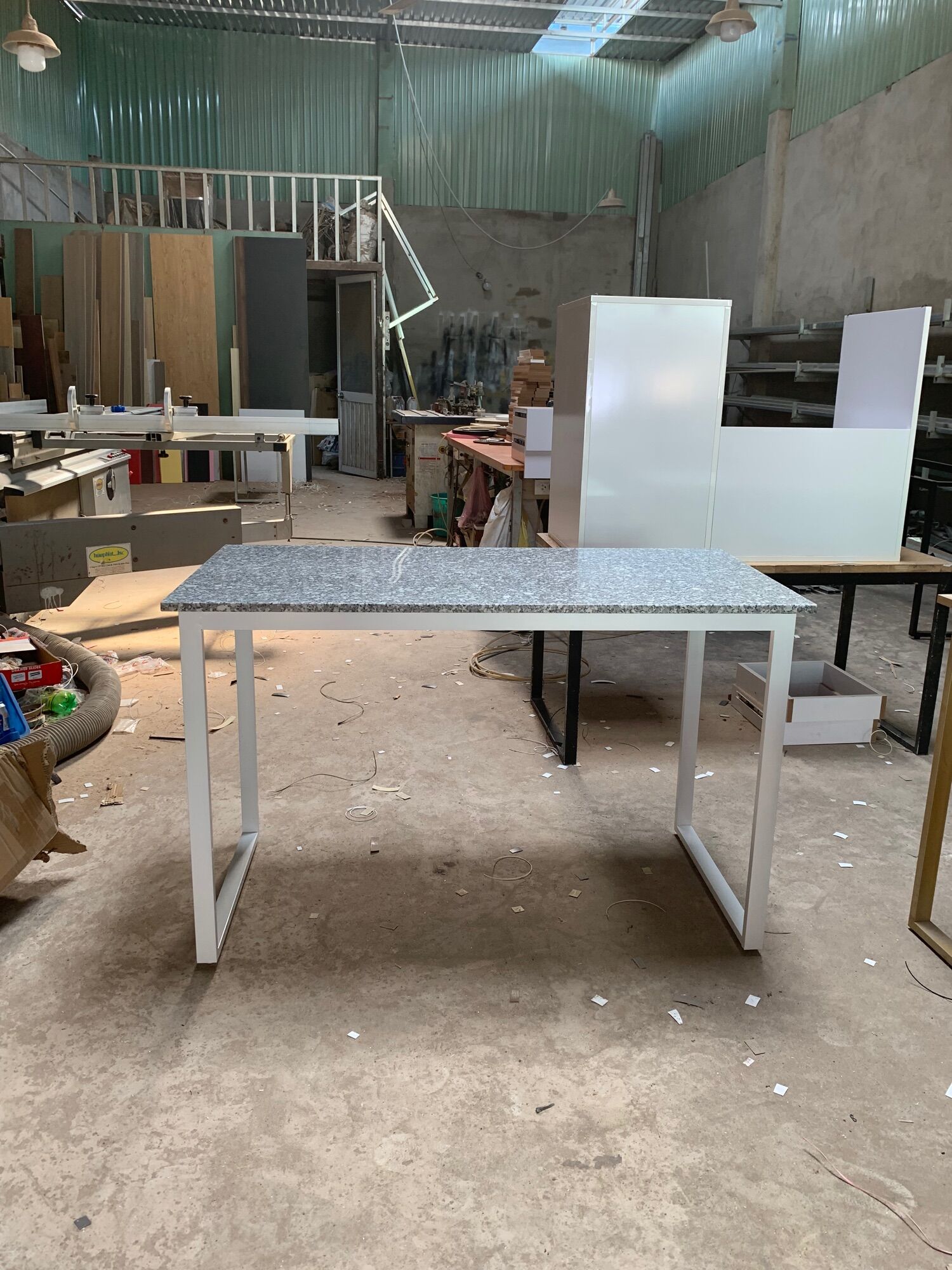 Bàn mặt đá bàn chân sắt 1m2 x 60 x 75cm