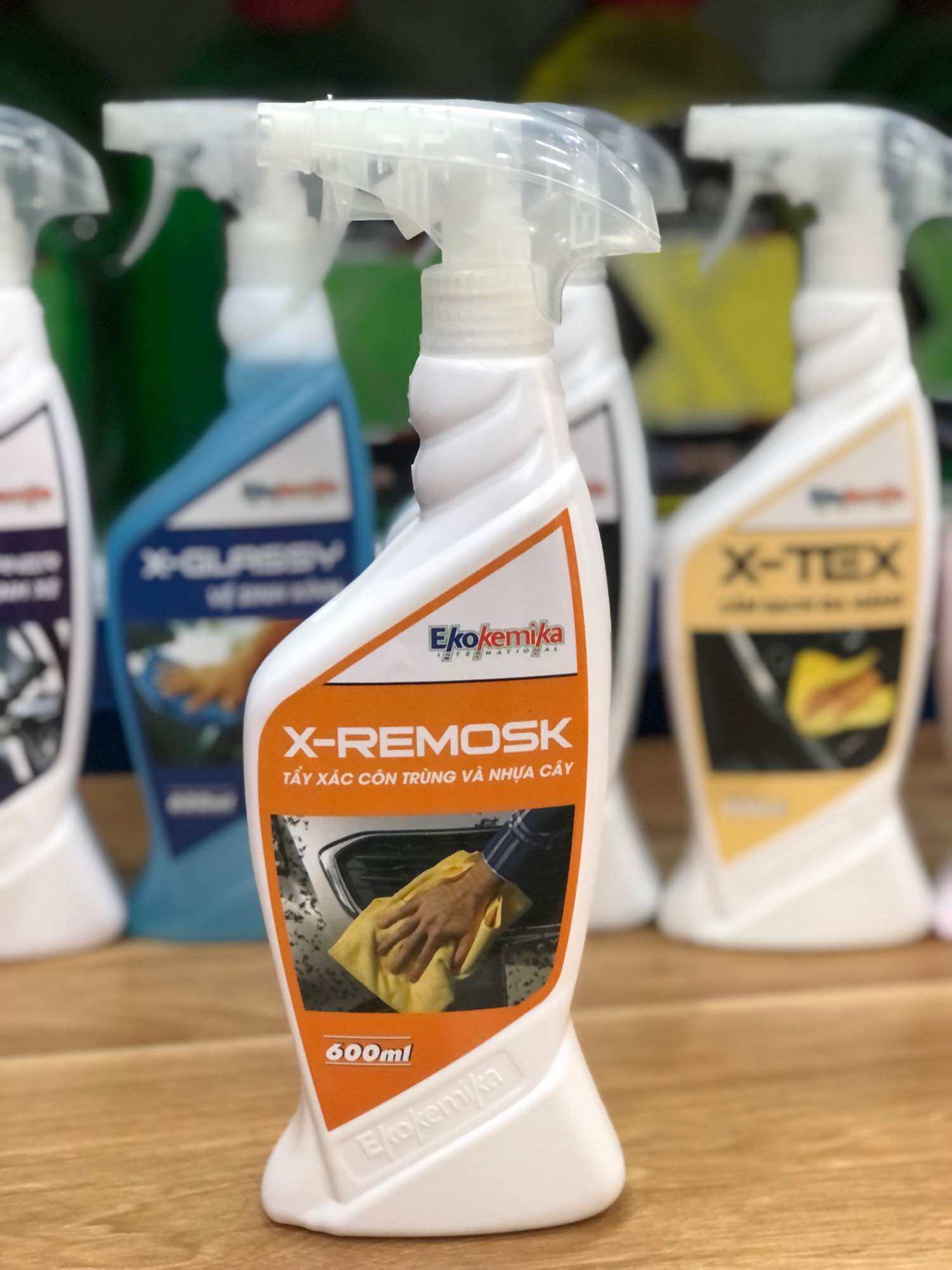 Dung dịch tẩy nhựa cây - tẩy xác côn trùng X- REMOSK chính hãng Ekokemika