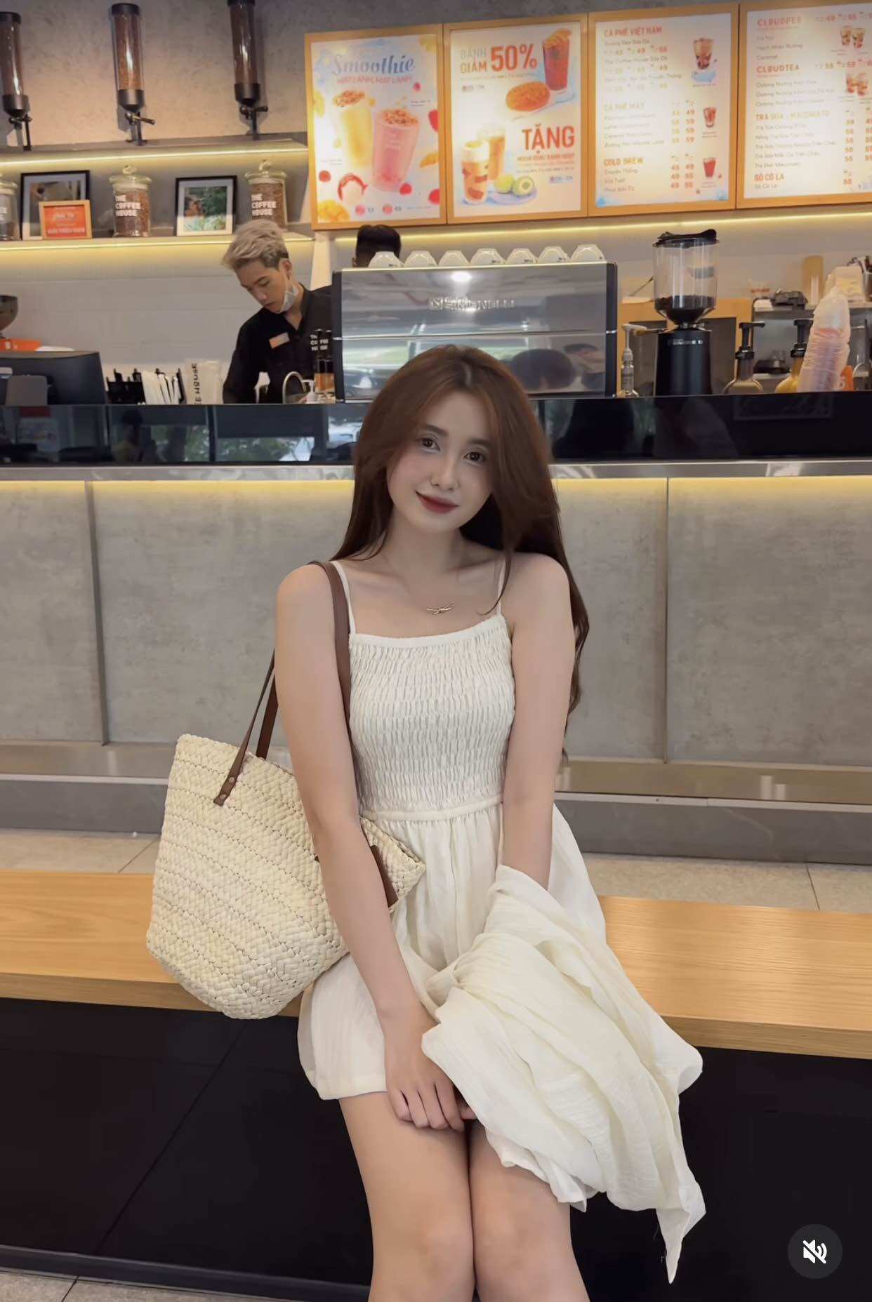 Set Jumsuit cộc kèm áo sơ mi chất tơ nhăn