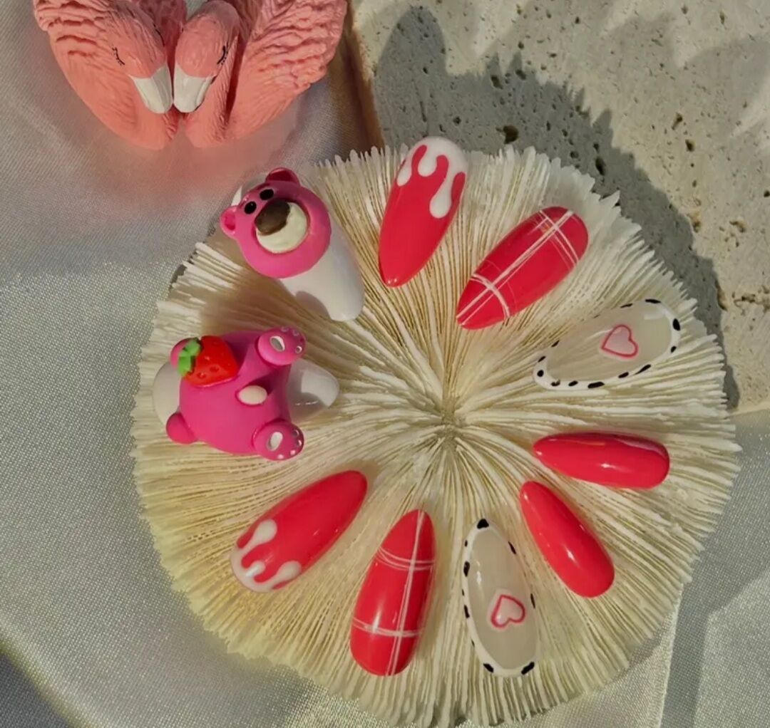 Nailbox thiết kế gấu dâu