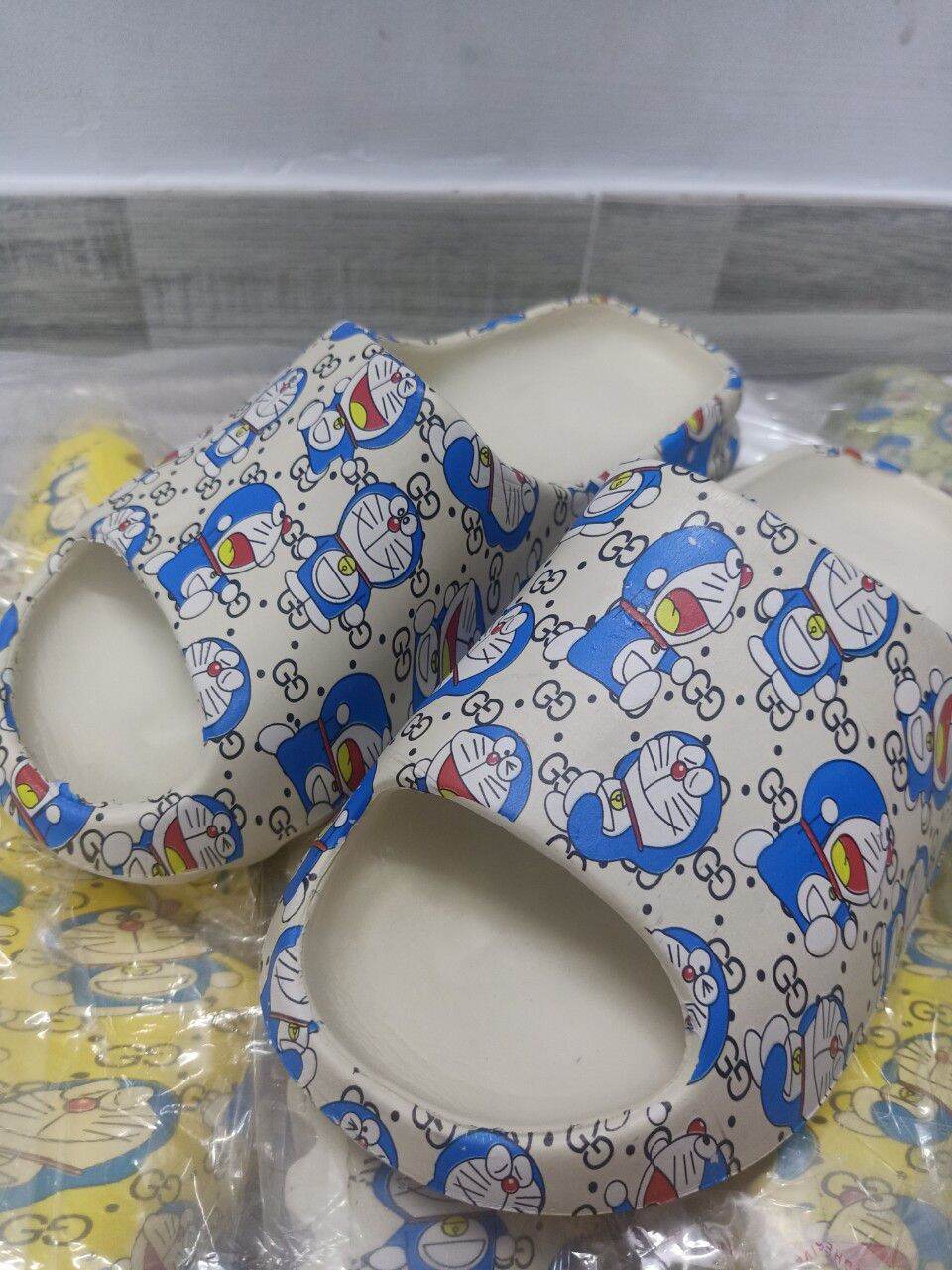 (dép nử) bánh mì doremon ( from nhỏ nên chọn tăng 1 size)