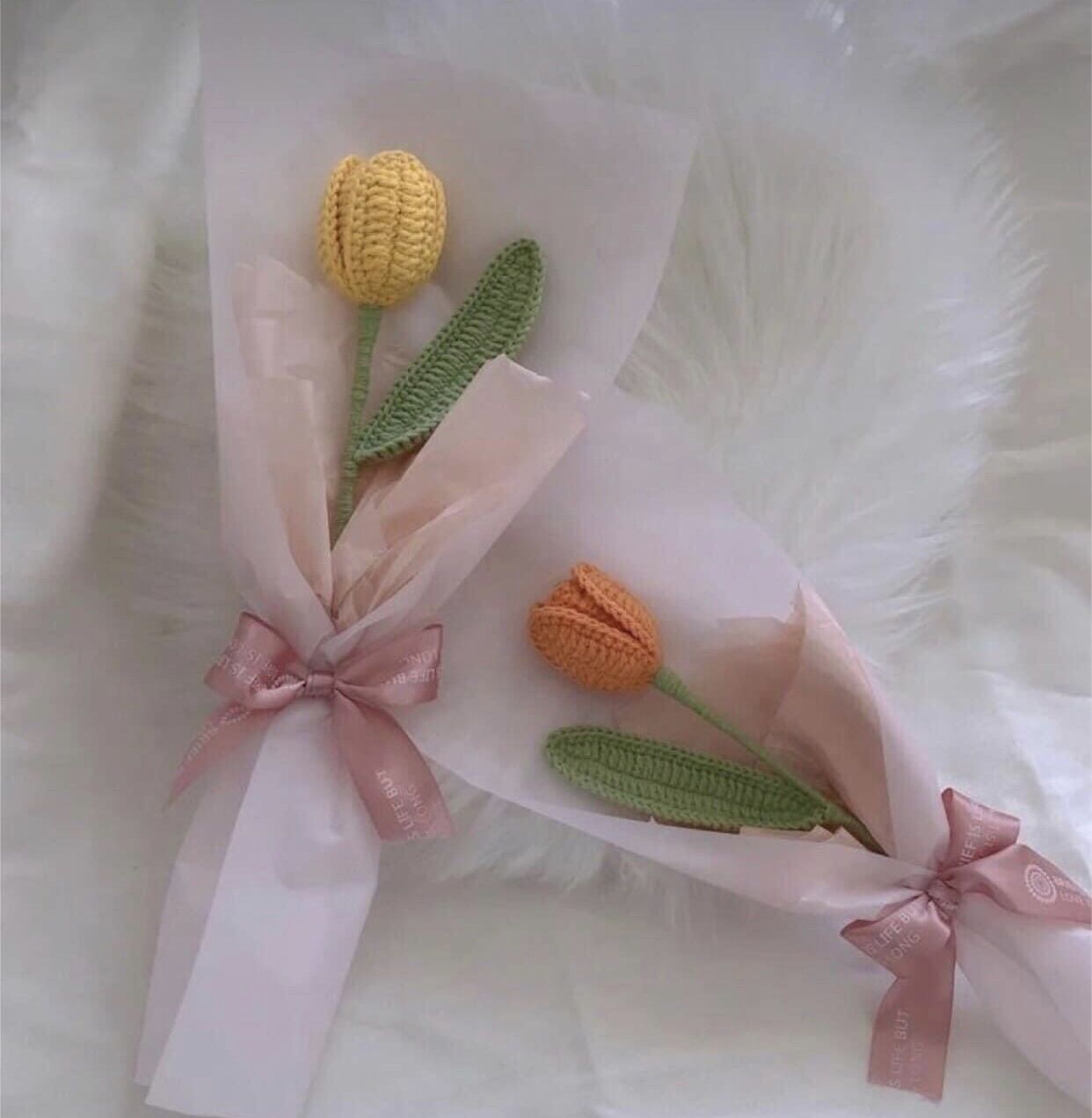 Bó hoa tulip len