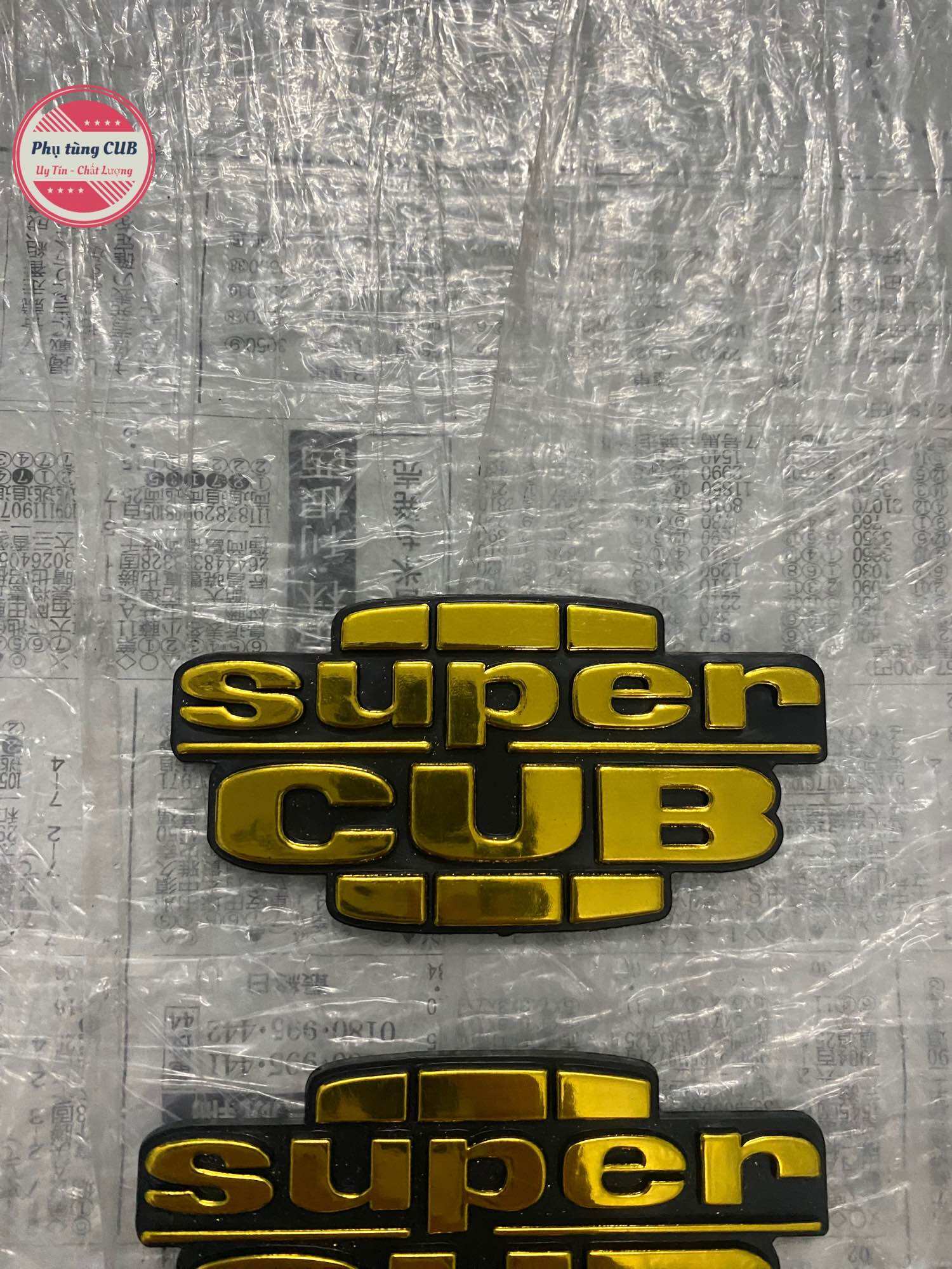 Tem nổi dán cốp xe cub màu vàng xi