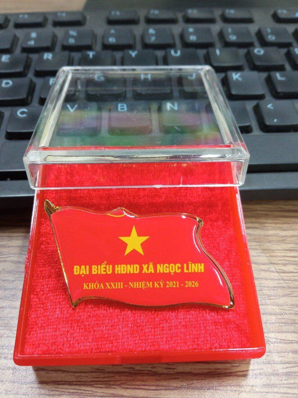 10 hộp đựng huy hiệu 6 x 6 cm