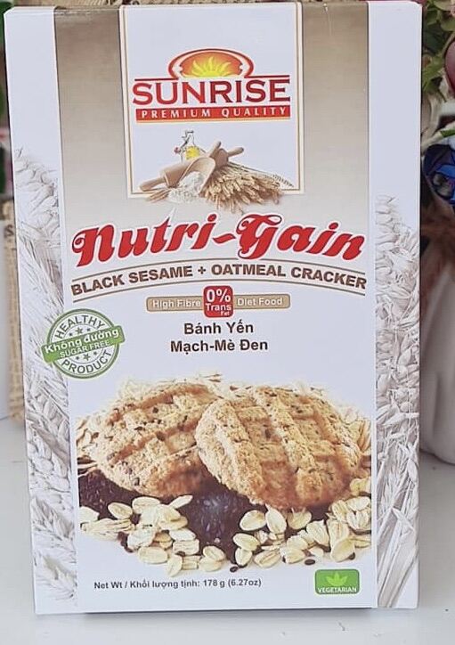 Bánh ăn kiêng yến mạch - gạo lứt - mè đen Sunrise Nutri Gain hộp 178g