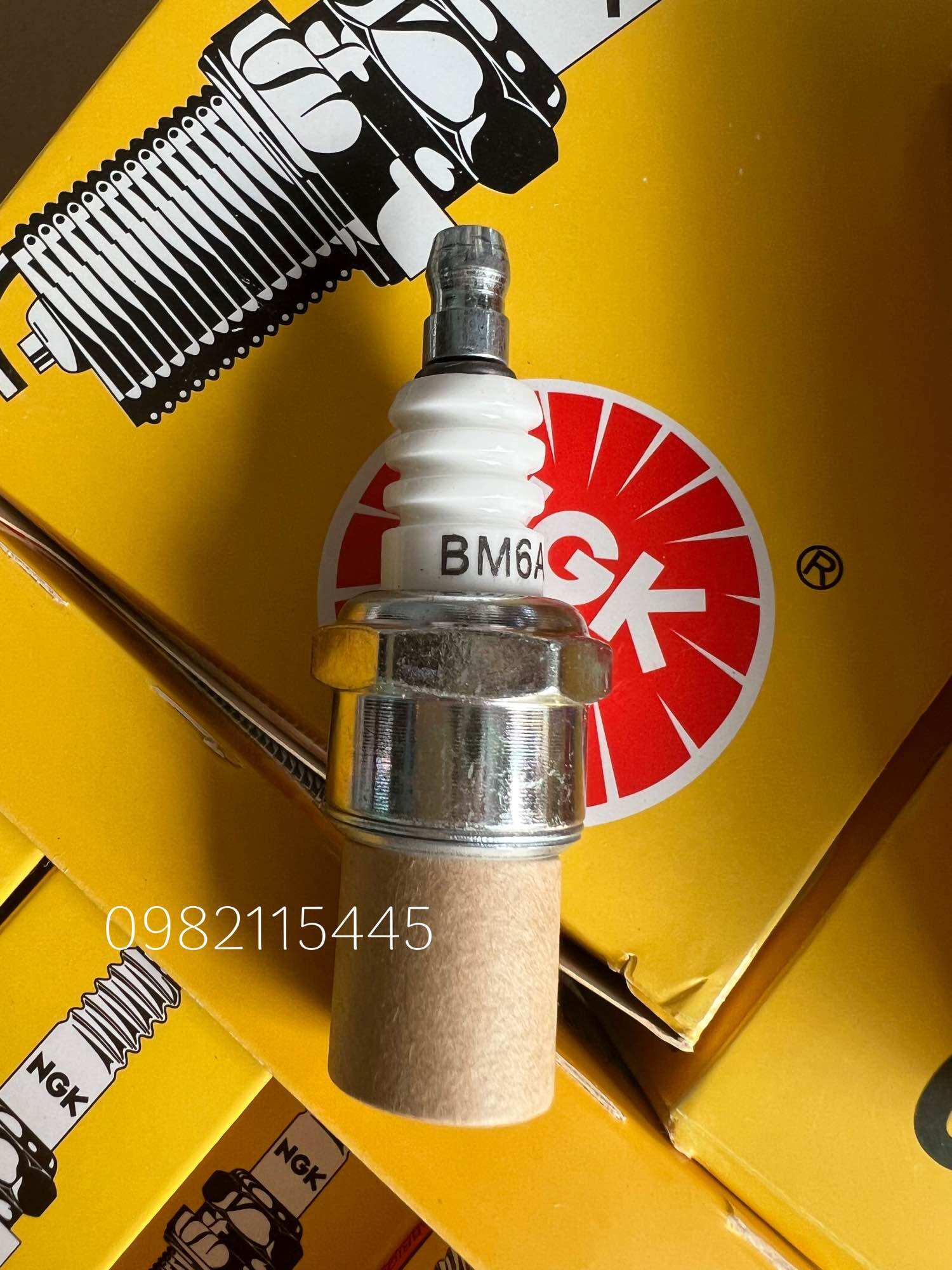 Bugi 2 thì NGK dùng cho máy cắt cỏ, máy cưa