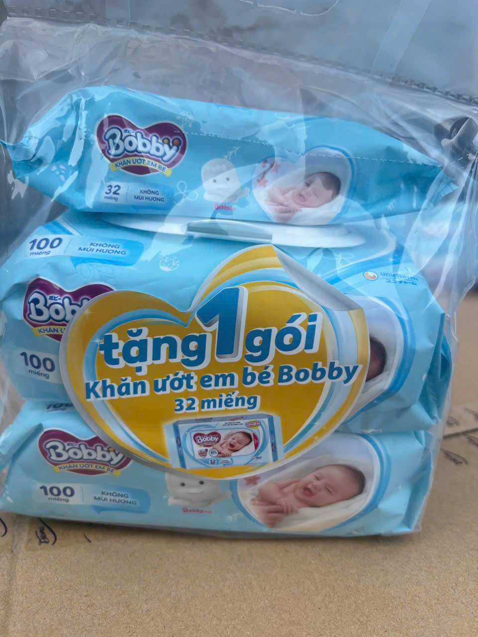 Combo 2 gói khăn ướt Bobby tặng 1 khăn uot Bobby 32 tờ