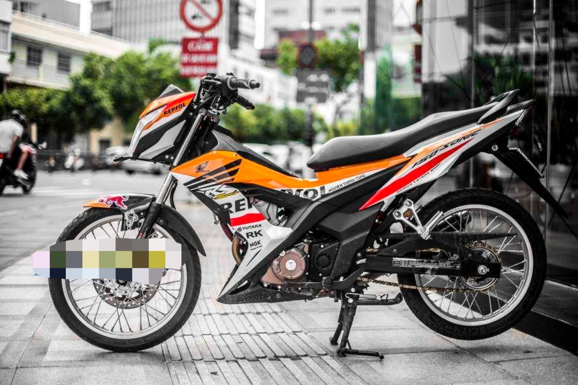 Tem rời sonic 150 trắng repsol, tặng kèm set logo