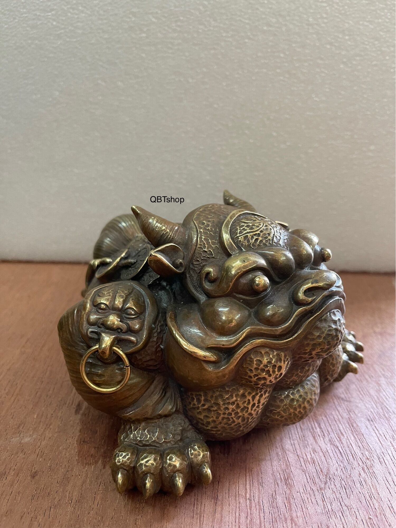 Thiềm thừ độc lạ lớn bằng đồng