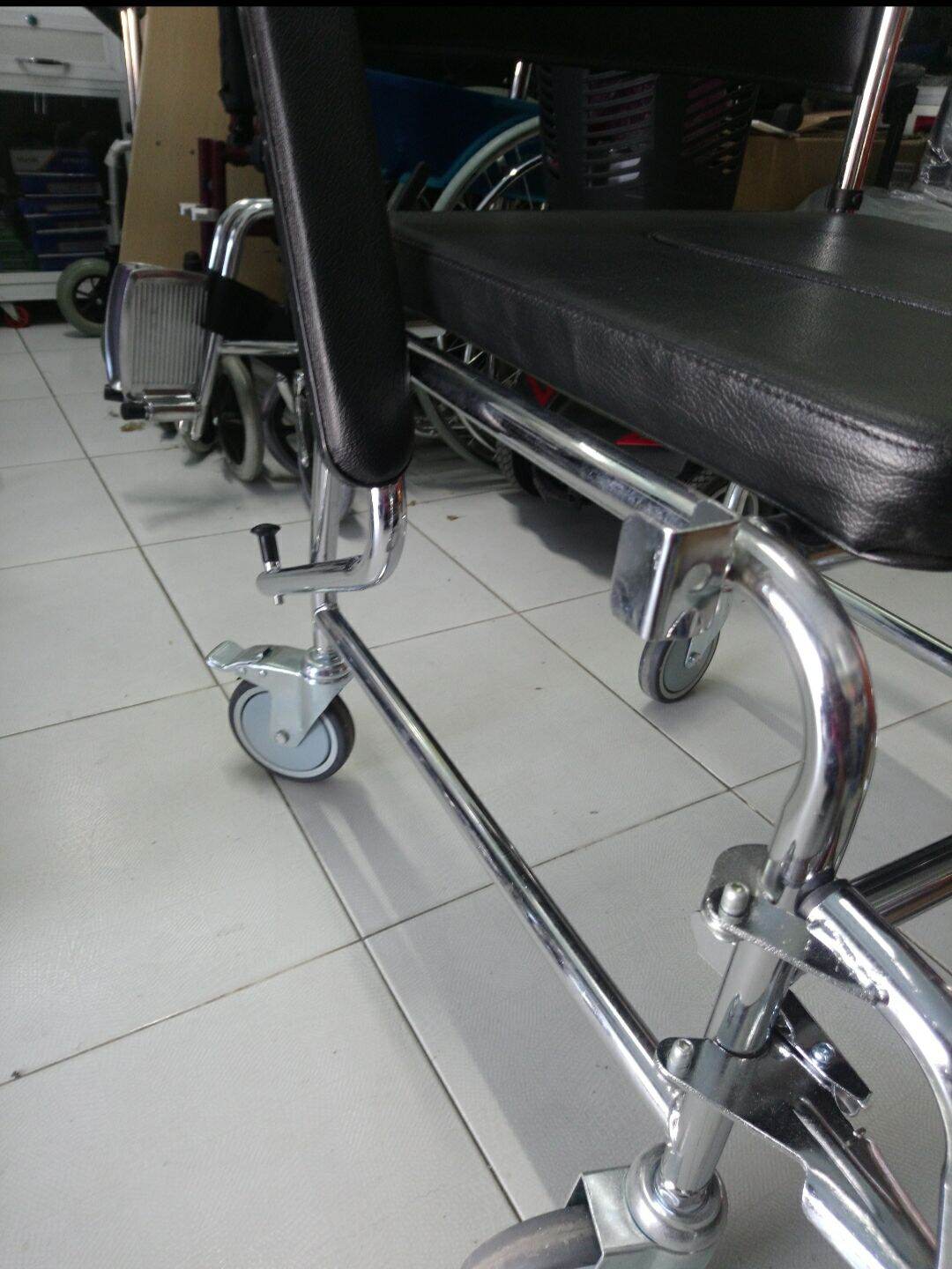 ghế vệ sinh người già