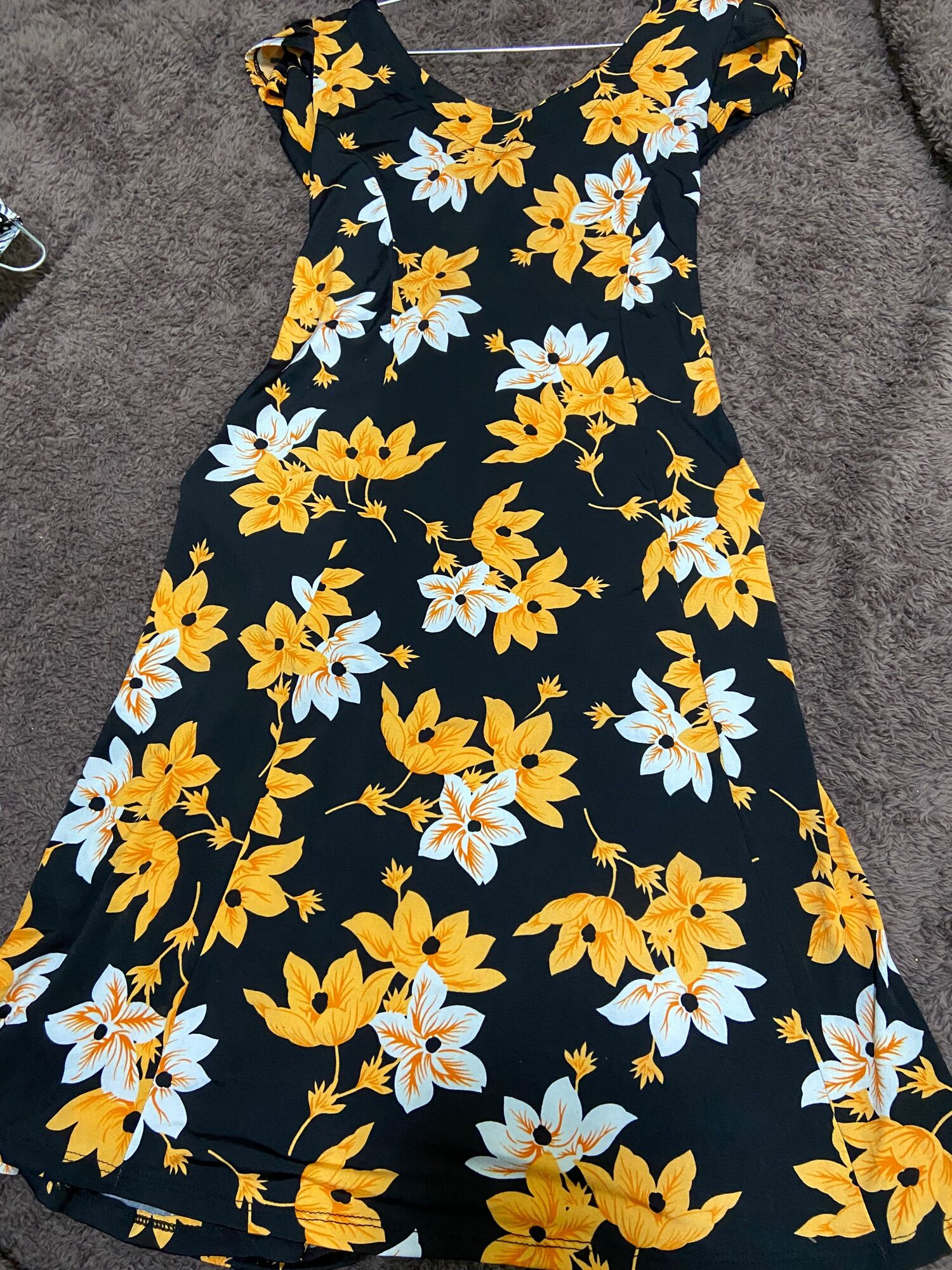 Đầm thun hoa vàng eo 88cm dài váy 90cm