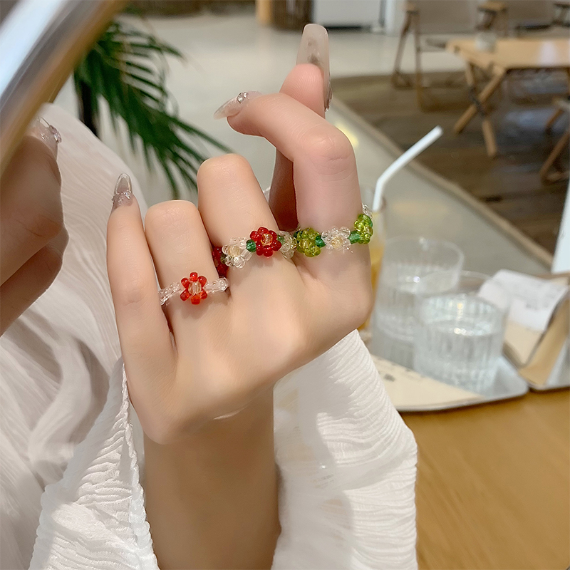 Nhẫn hạt cườm handmade kết hoa màu đỏ