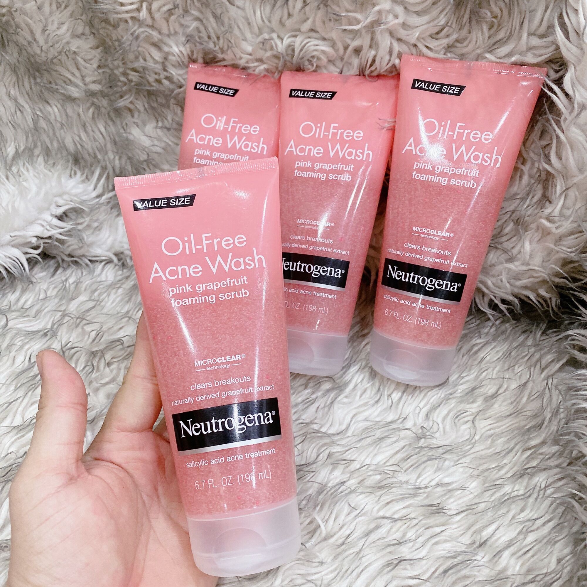 sữa rửa mặt có hạt massage neutrogena