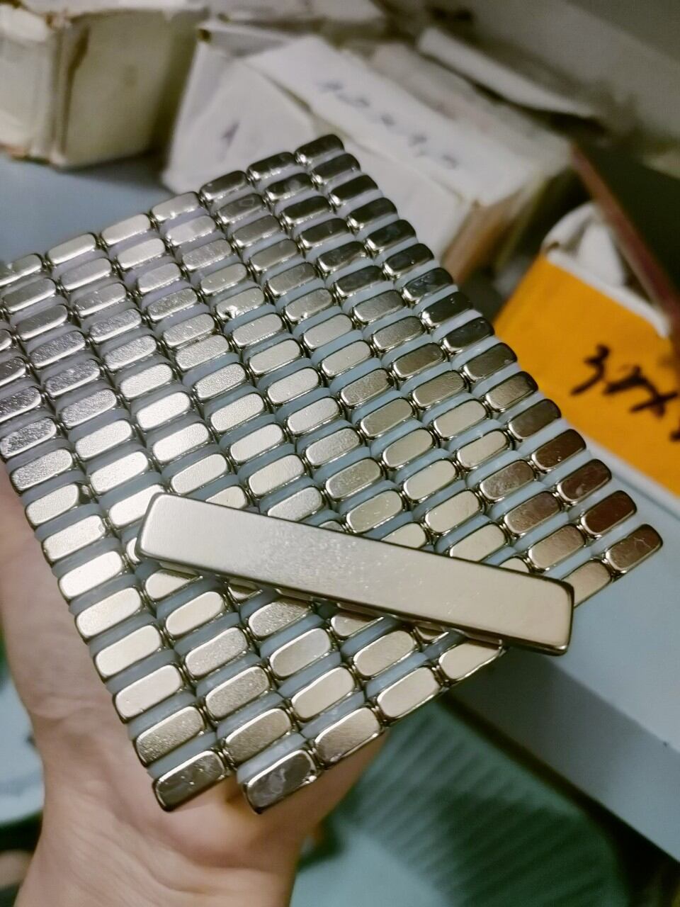 Nam châm đất hiếm kích thước 60x10x5mm lực hút siêu mạnh