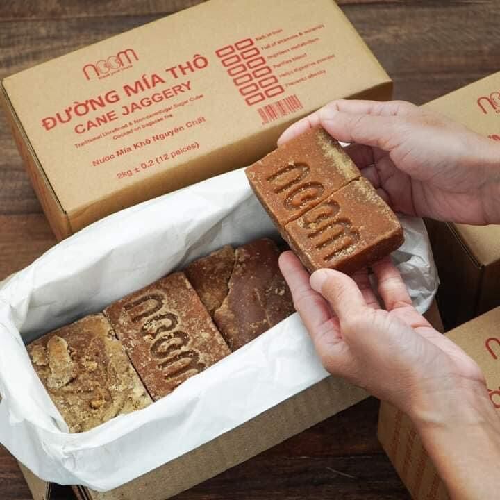 Đường mía thô noom nguyên chất, cung cấp vị ngọt lành mạnh cho gia đình bạn