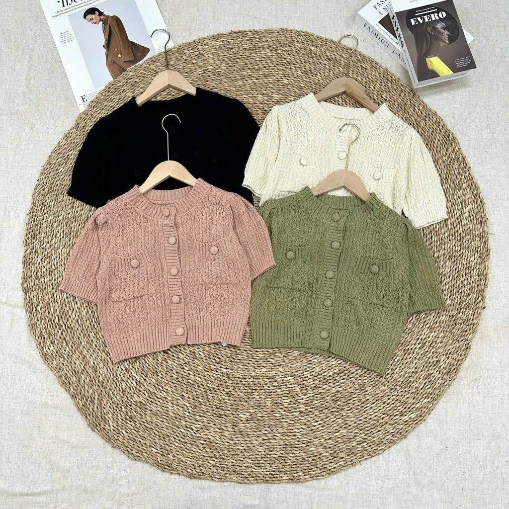Áo len mongtoghi tay bồng cúc bọc dáng croptop