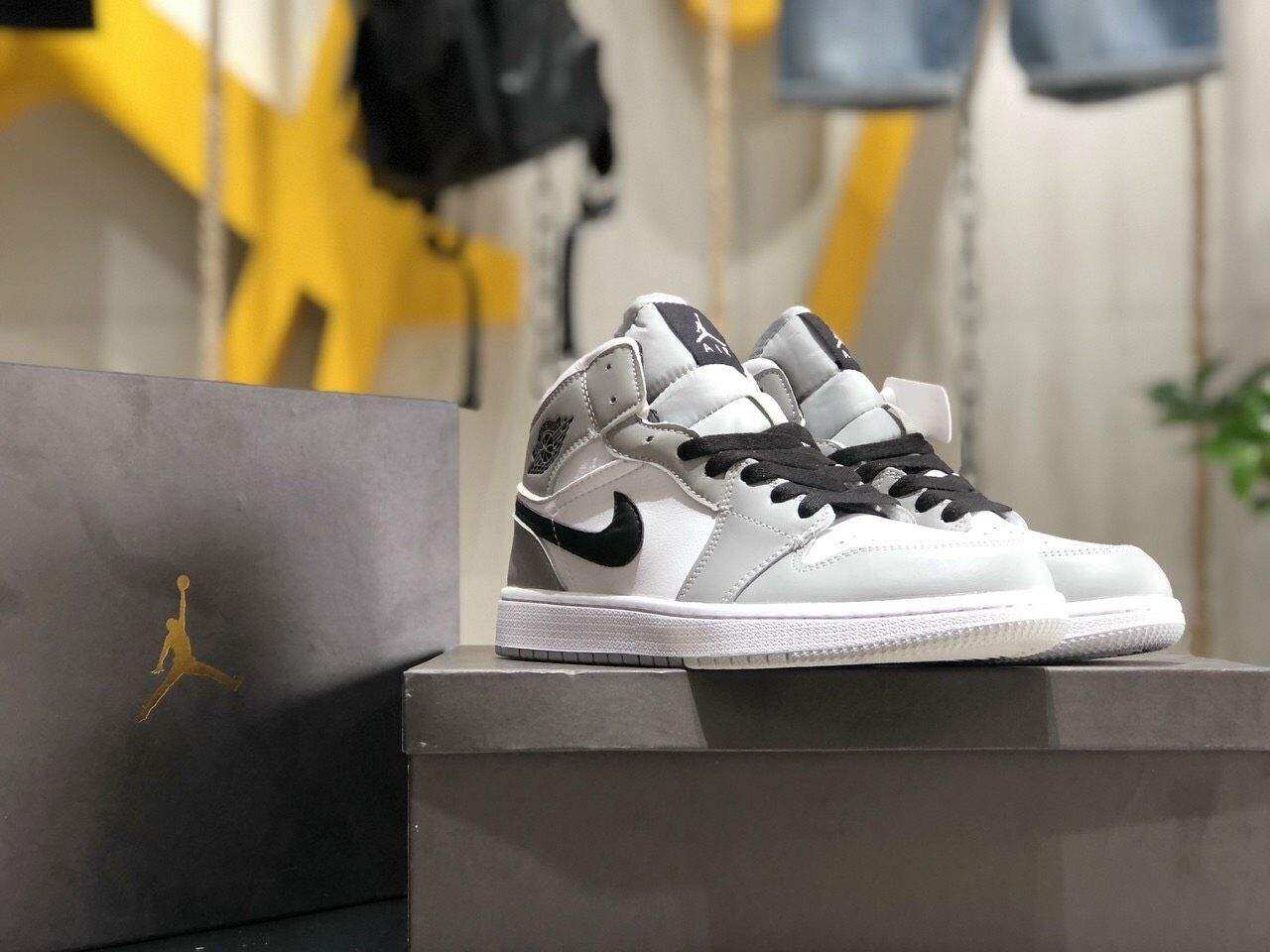 Giày cao cổ Air Jordan xám