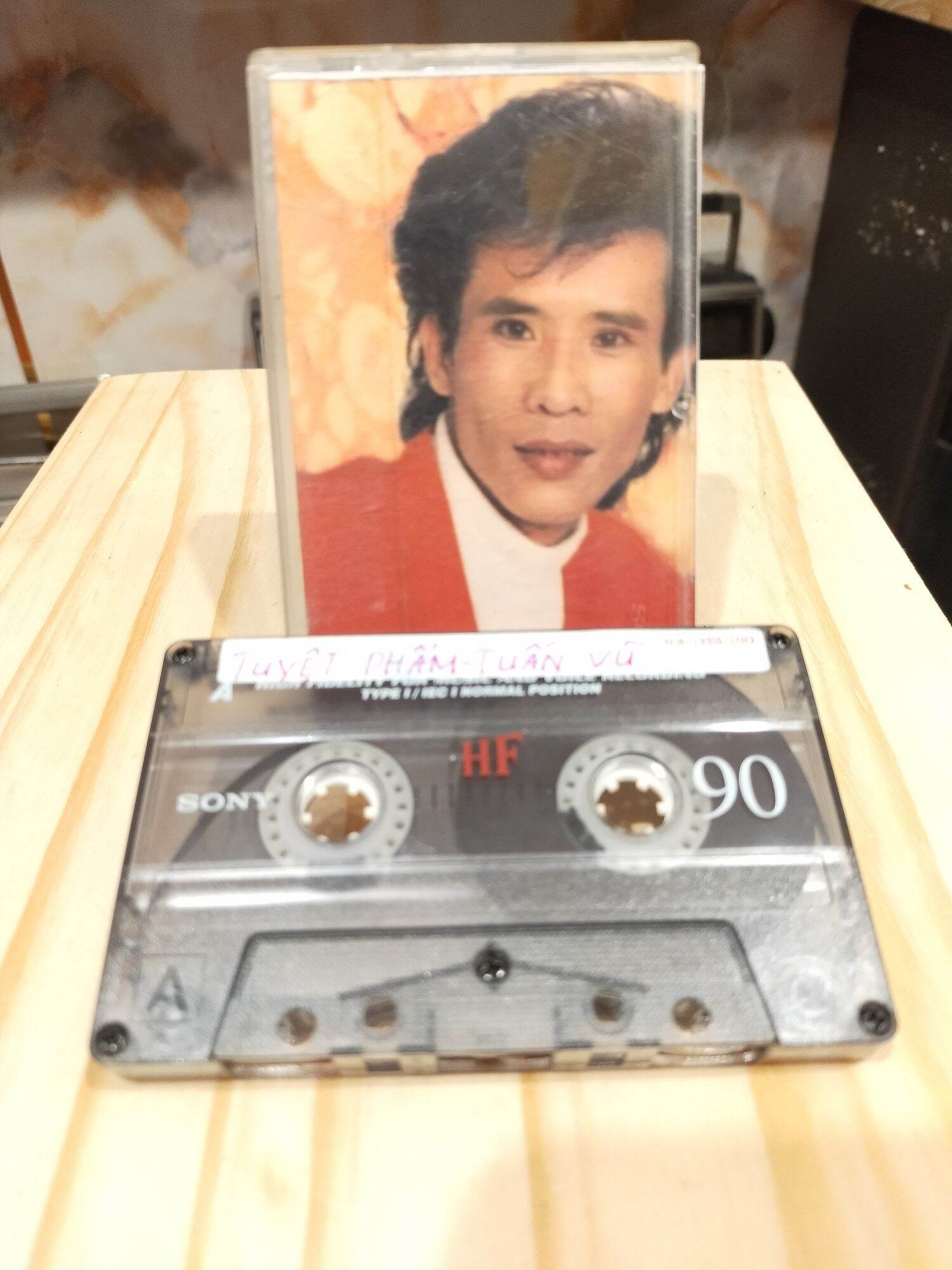1 băng cassette Sony 90s tiếng hát Tuấn Vũ( lưu ý: đây là băng cũ