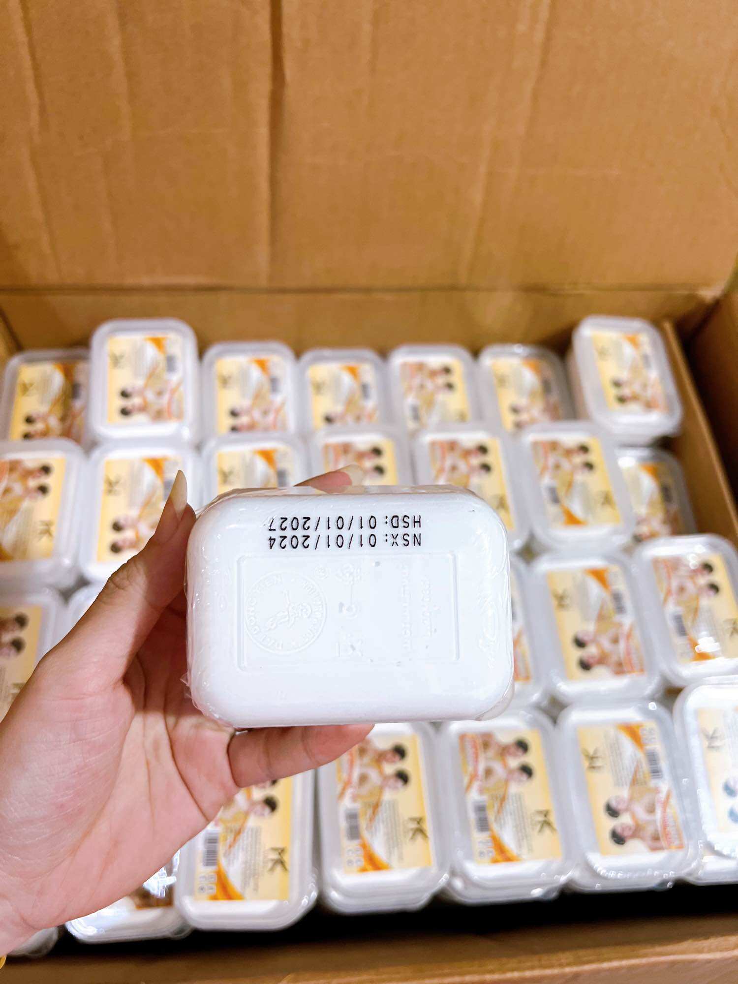 LẺ hộp 100g kem body cốt uv kimmy ( cốt bạch thái )