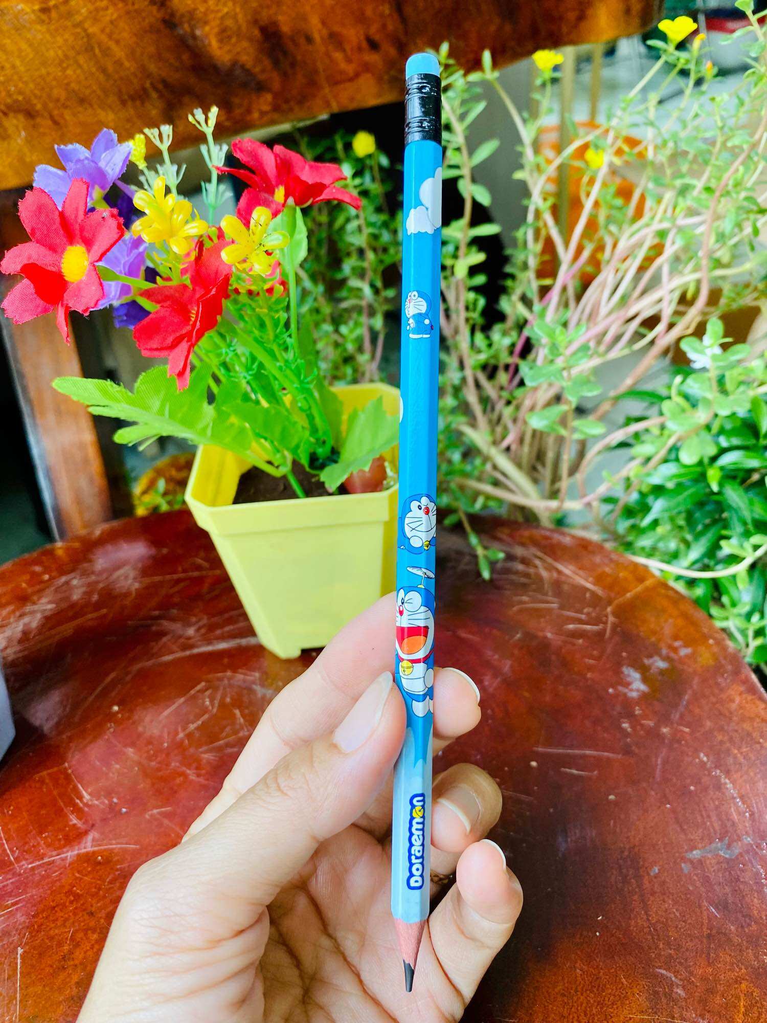 Bút chì 2D nhân vật Doraemon