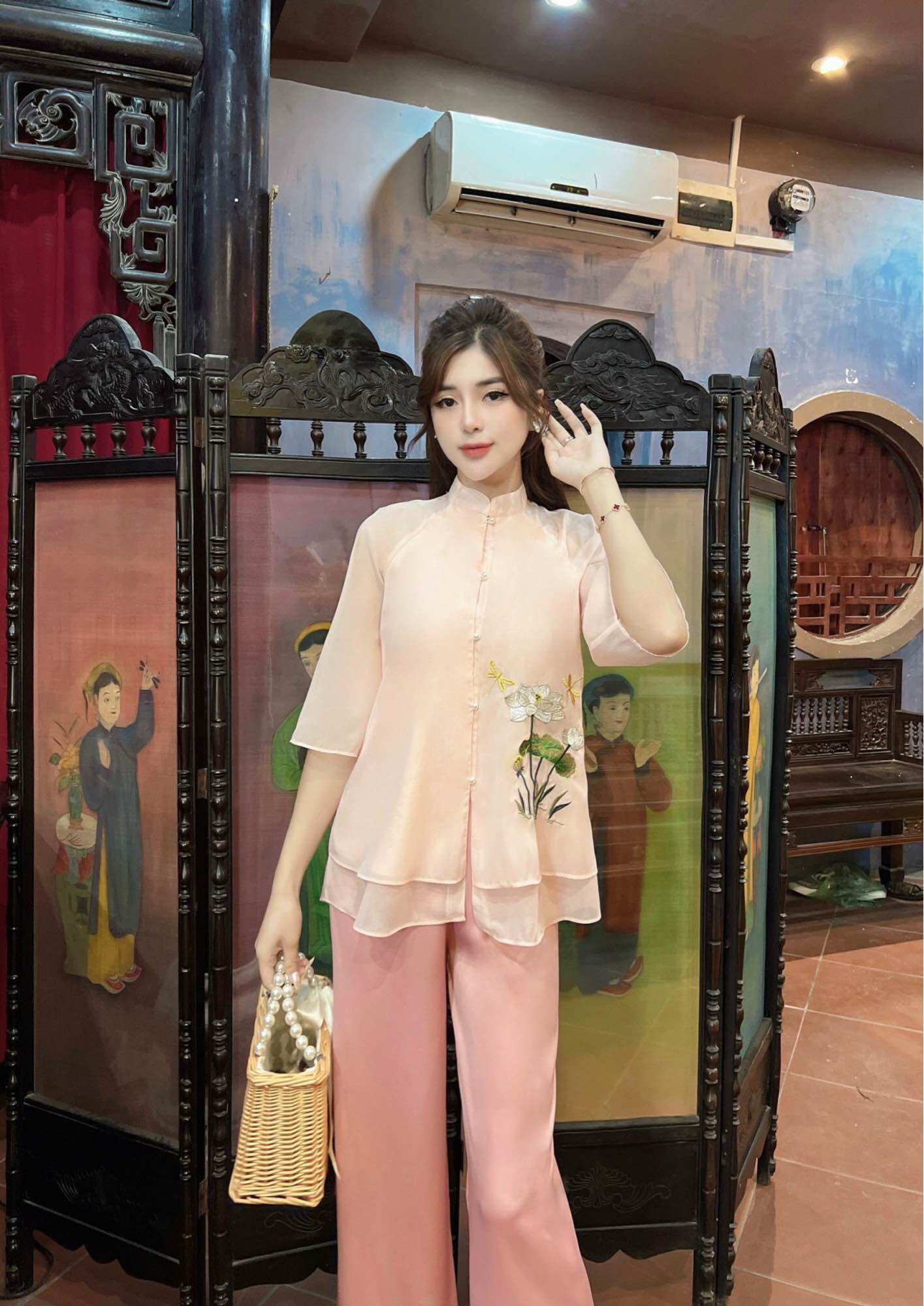 Bộ lụa voan tơ cao cấp thanh liễu thêu nổi