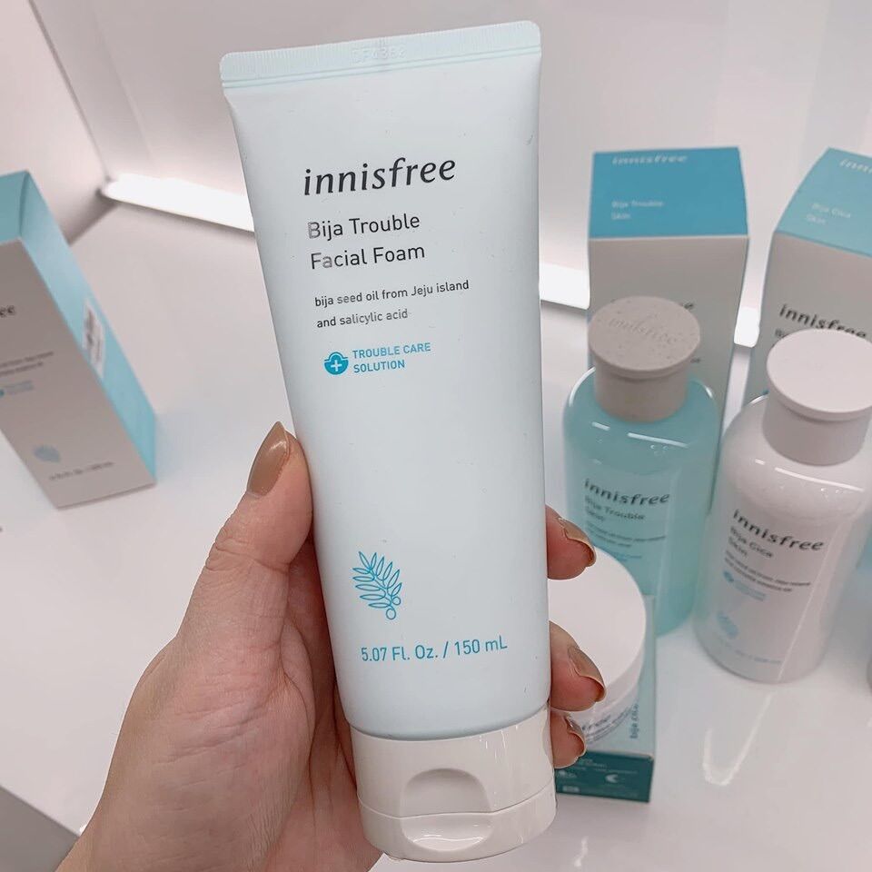 Sữa rửa mặt kiềm dầu giảm mụn inisfree bija