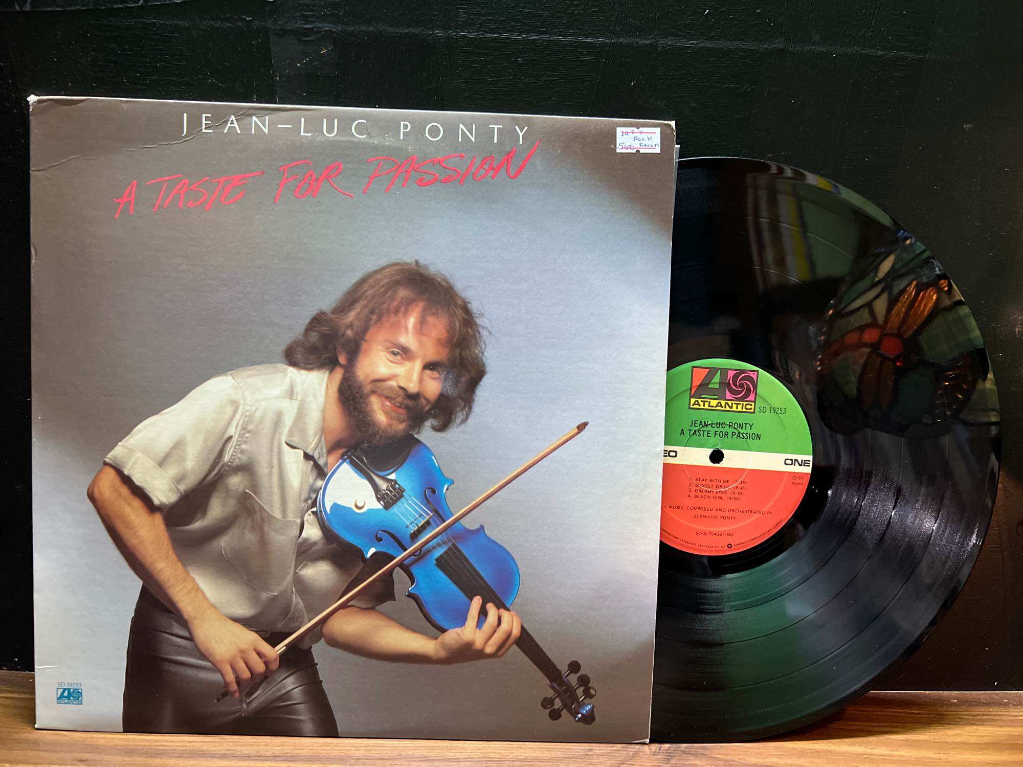 Đĩa than vinyl nhạc jazz: của nghệ sĩ jazz fusion người Pháp Jean-Luc Ponty Album : A Taste for Passion