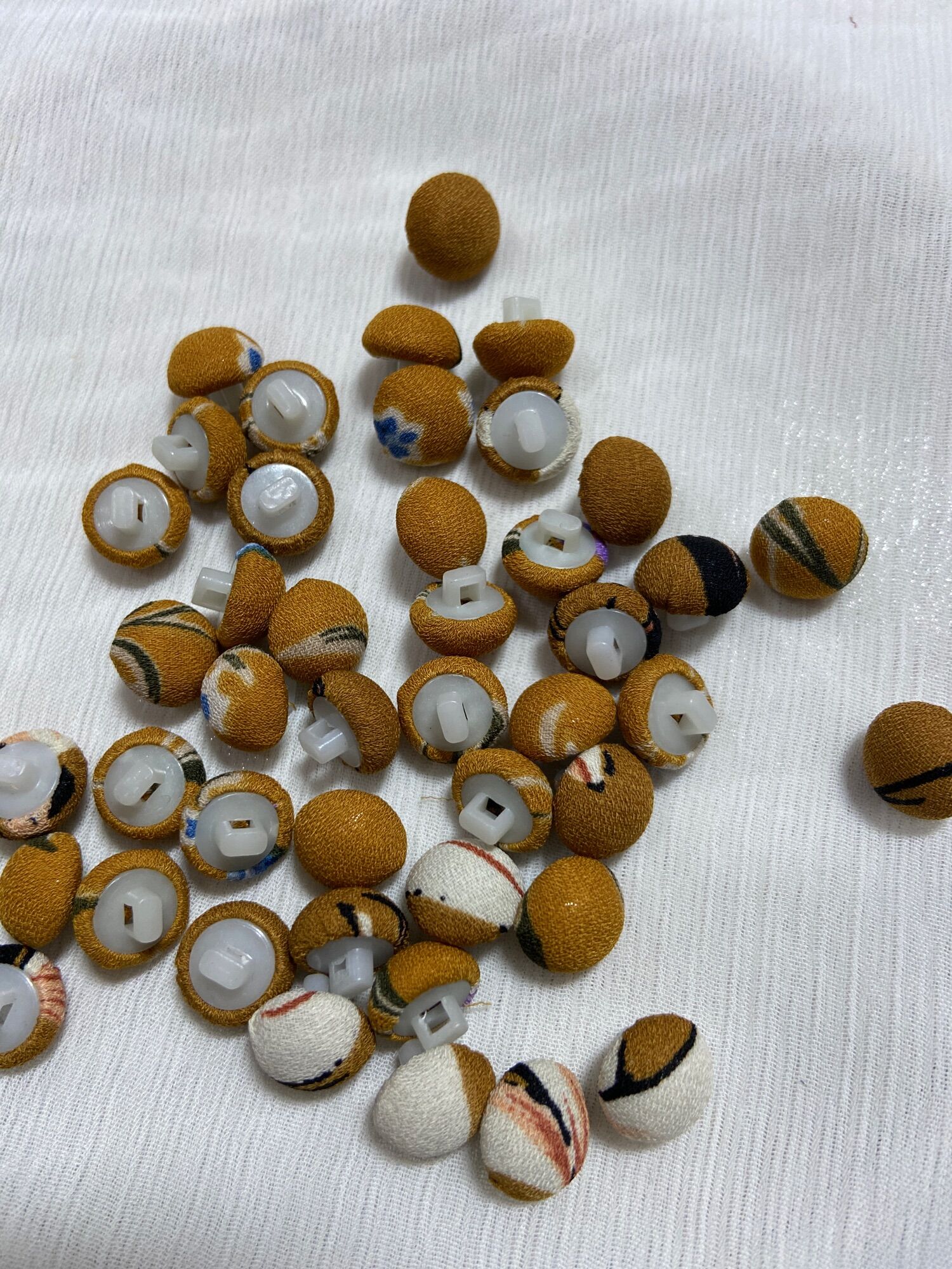 20 nút bọc vải màu vàng đồng 1cm làm nút trang trí làm thủ công
