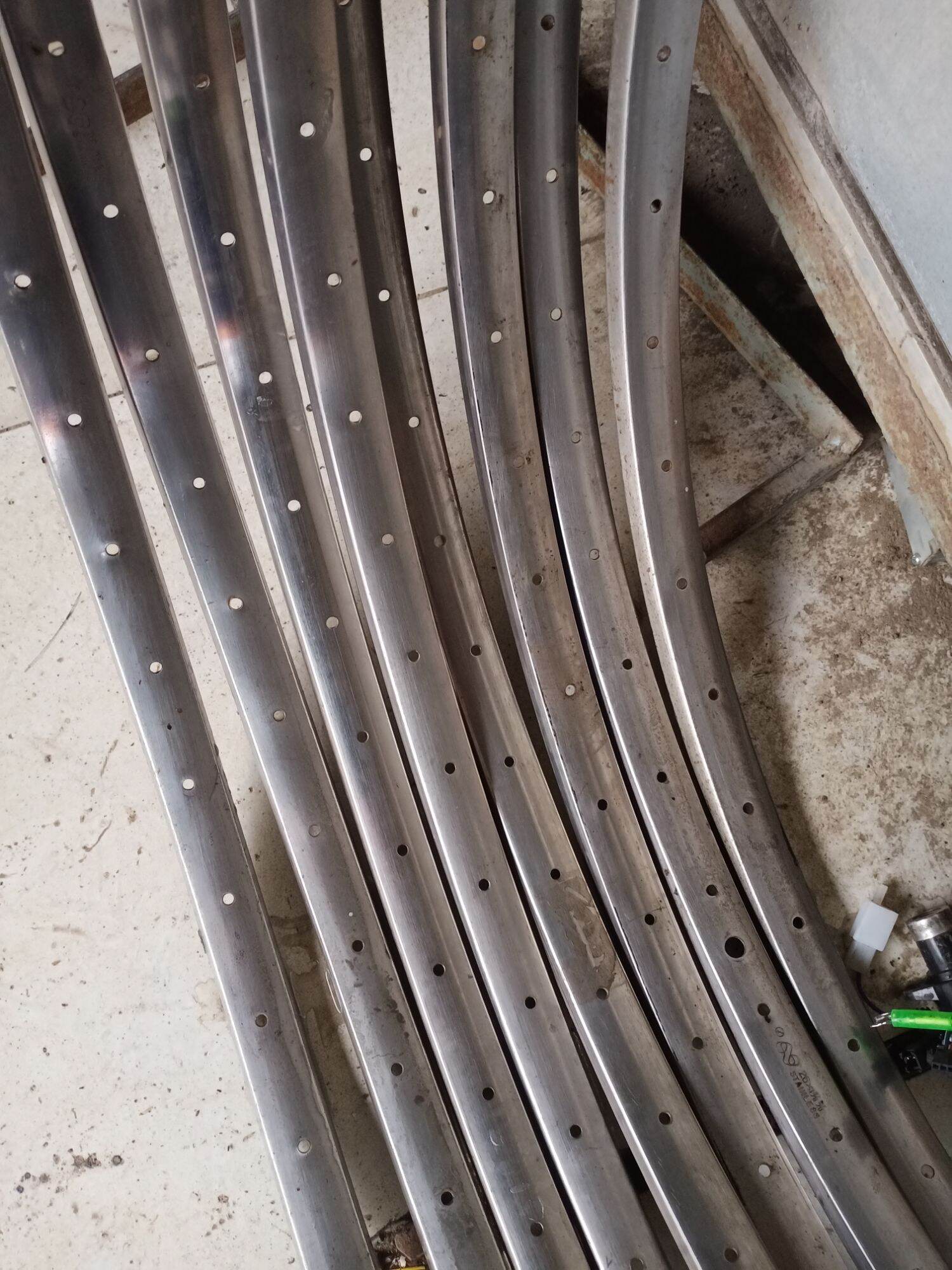 Vành niềng inox 26x13/8 xe đạp nhật cắn móp nhẹ
