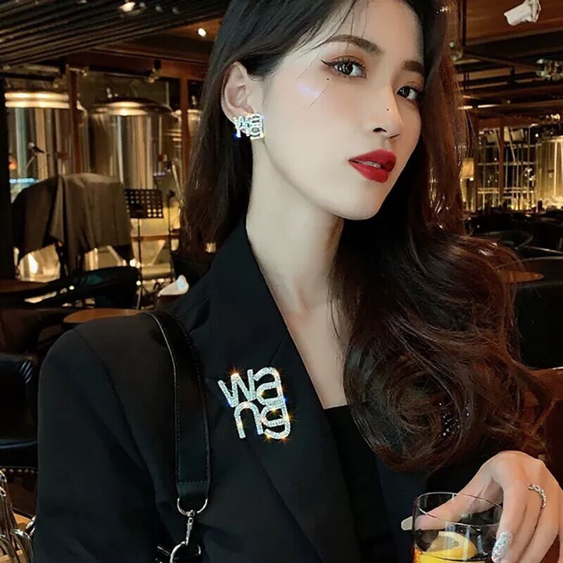 Ghim Cài Áo Chữ Wang Đính Đá