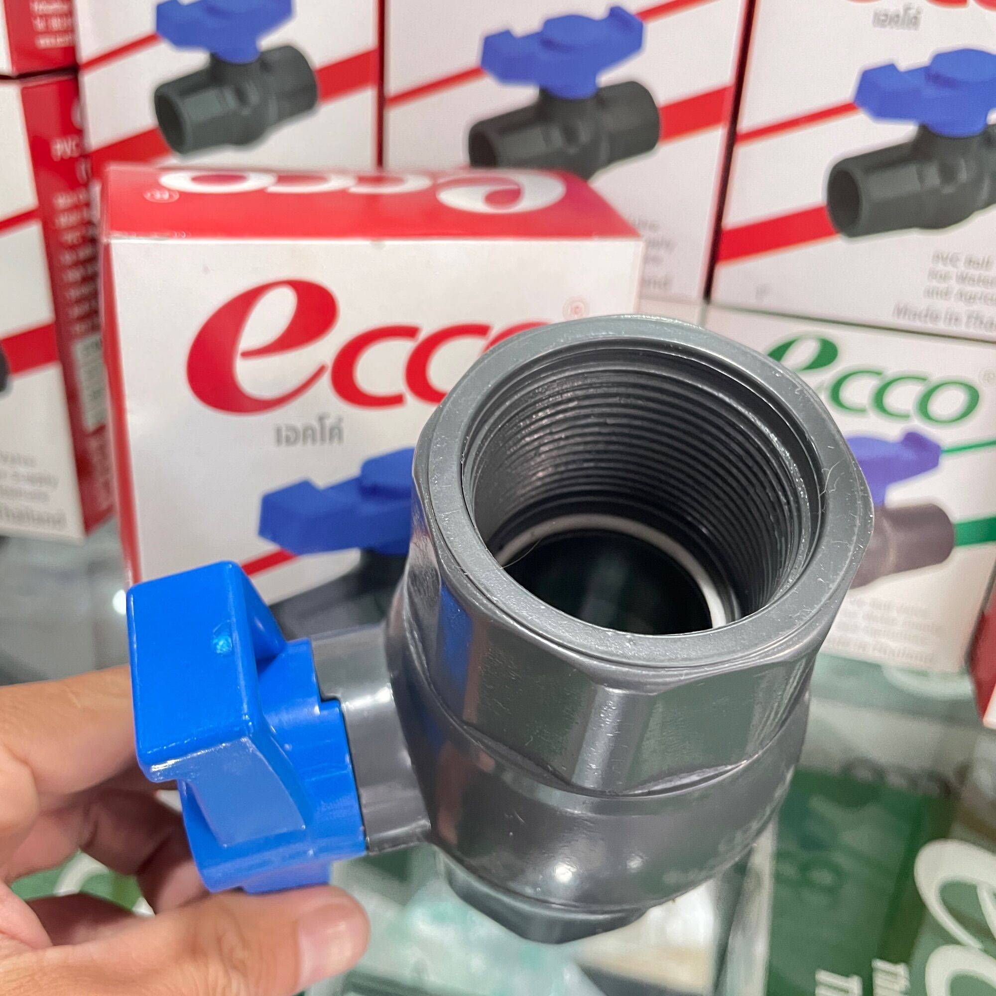 Van khóa nước ECCO phi 49 có ren trong nhập khẩu từ Thái Lan