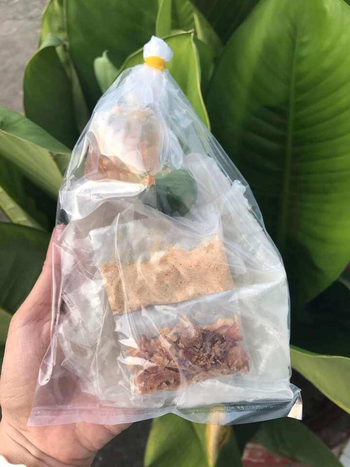 bánh tráng xì ke. (sa tế, tỏi phi, tép, muối tôm)