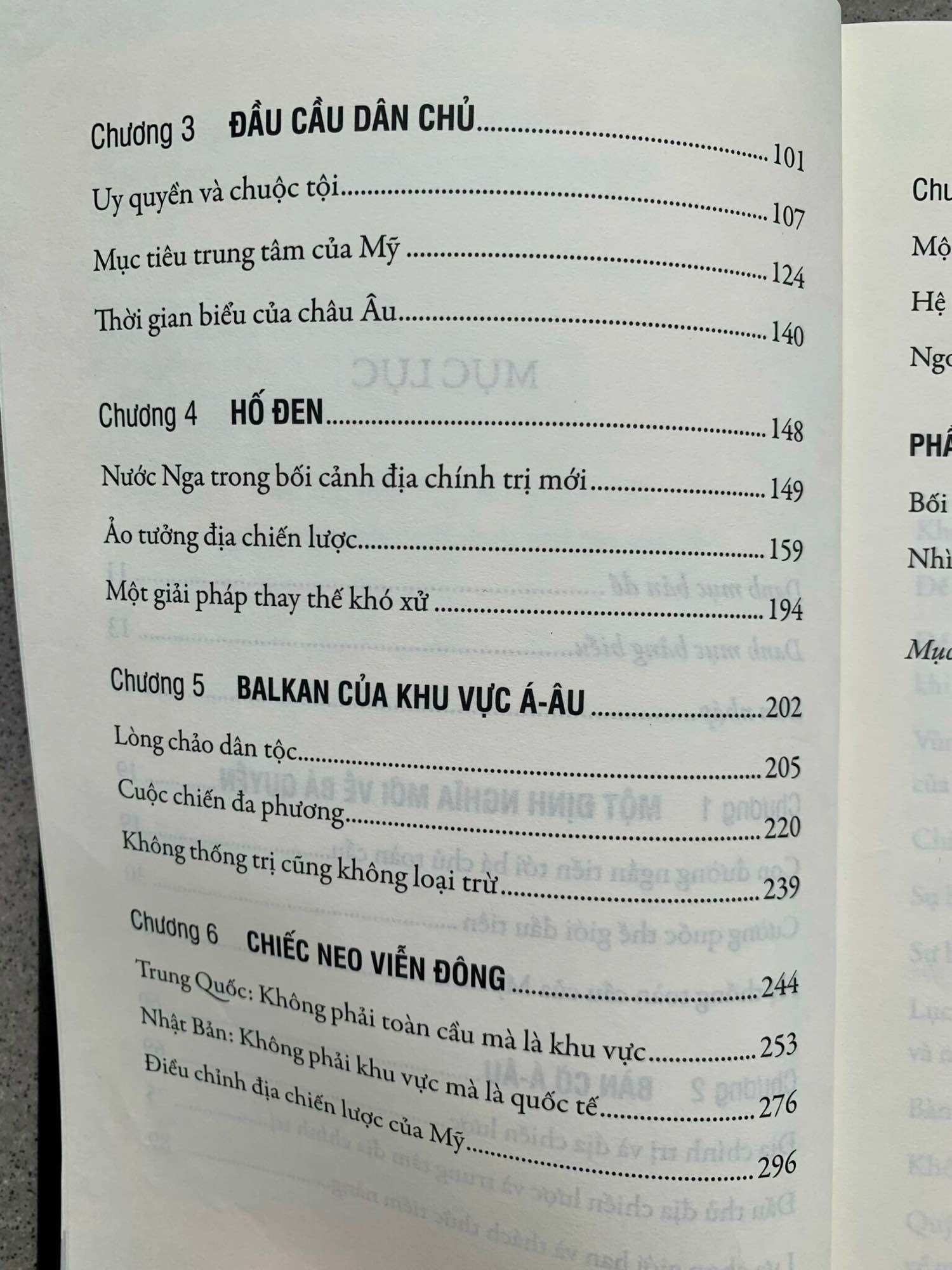 Sách - Bàn Cờ Lớn