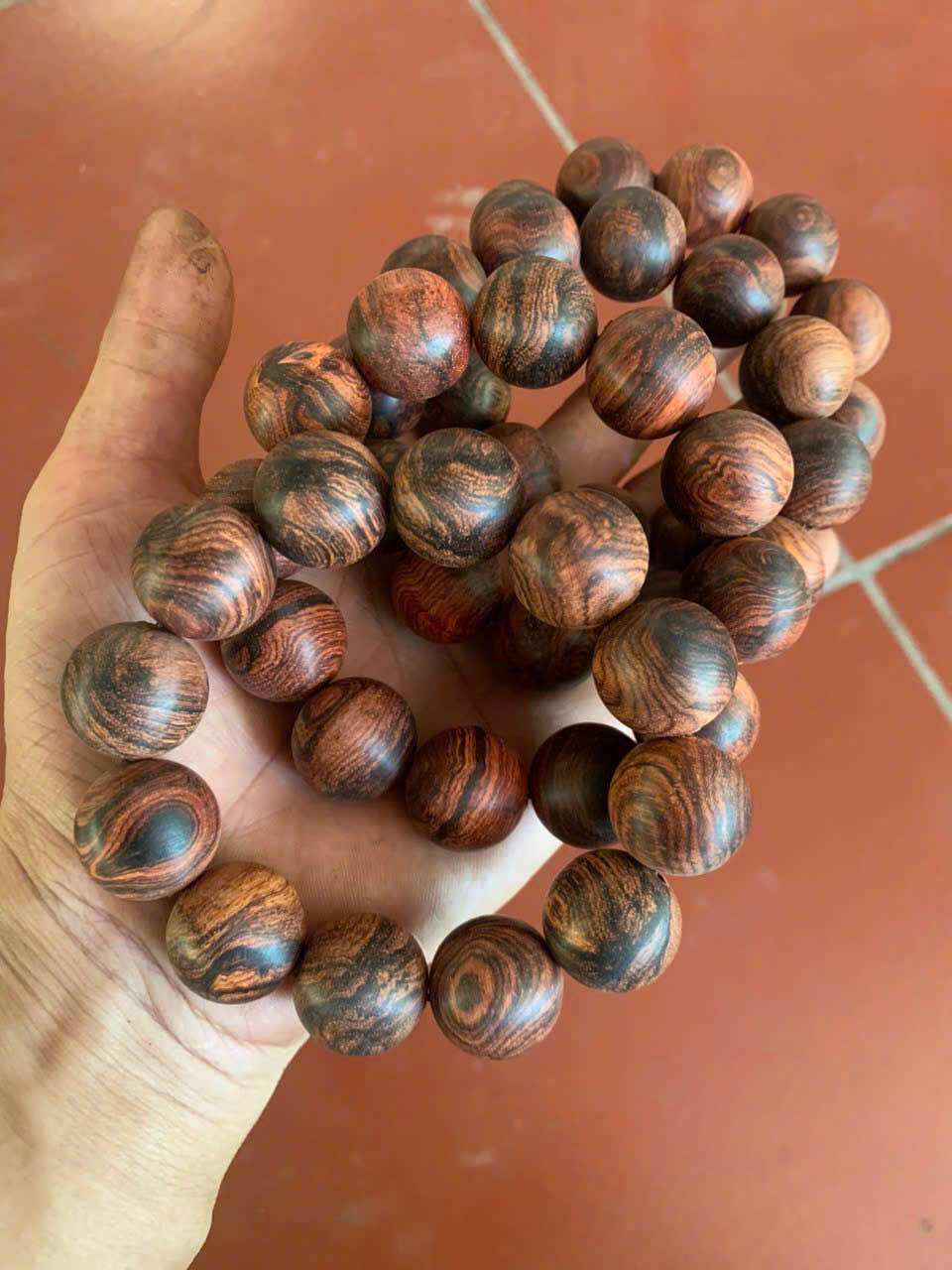 vòng hạt gỗ sưa đỏ hàng để mộc các loại !