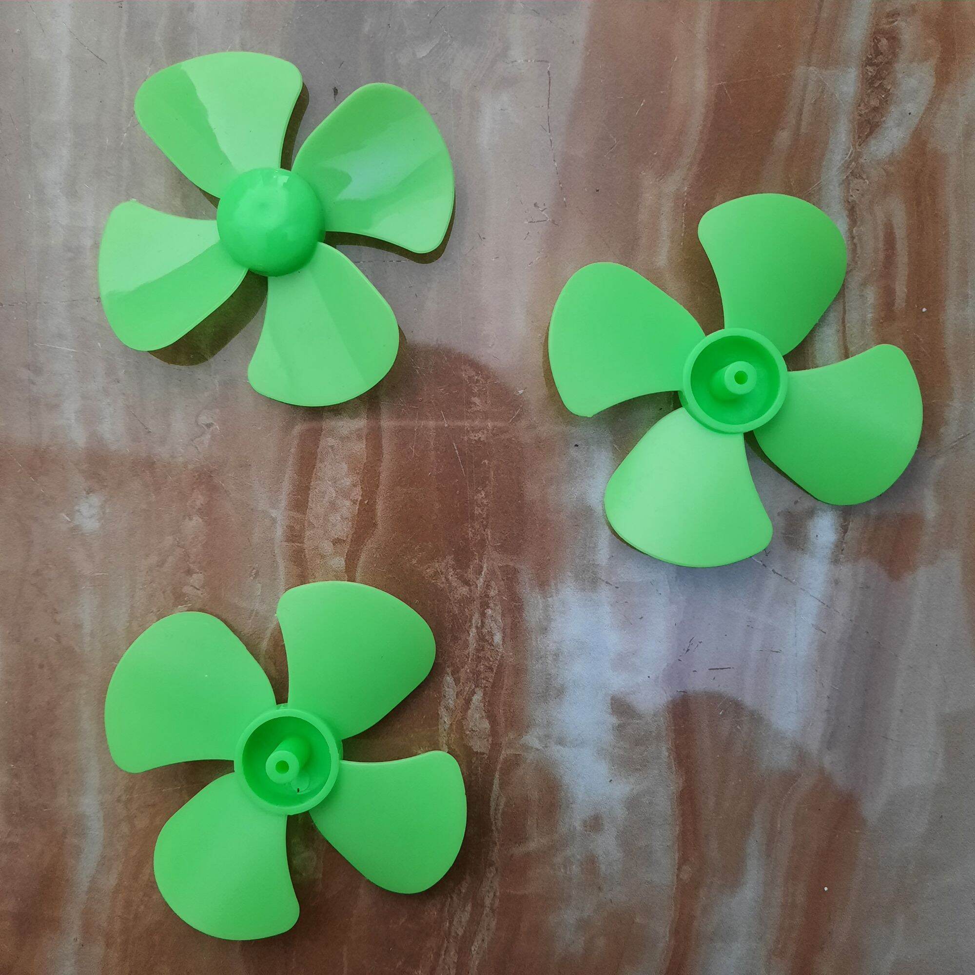 3 Cánh quạt nhựa mini 4 cánh 80mm trục 2mm