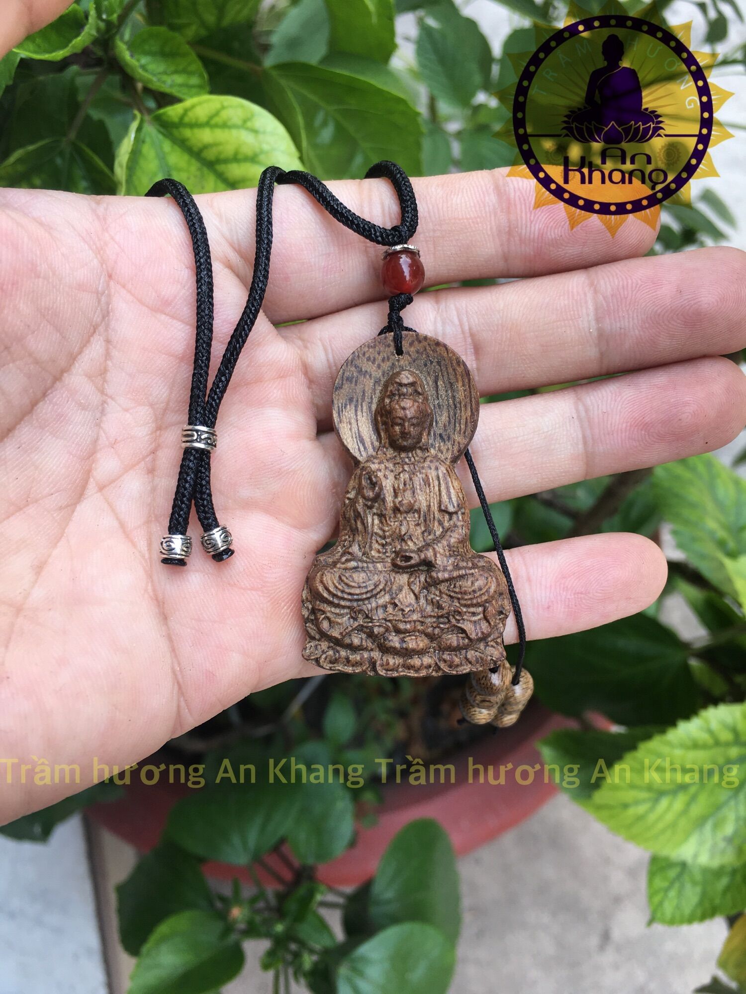 Dây chuyền trầm hương tốc tự nhiên.